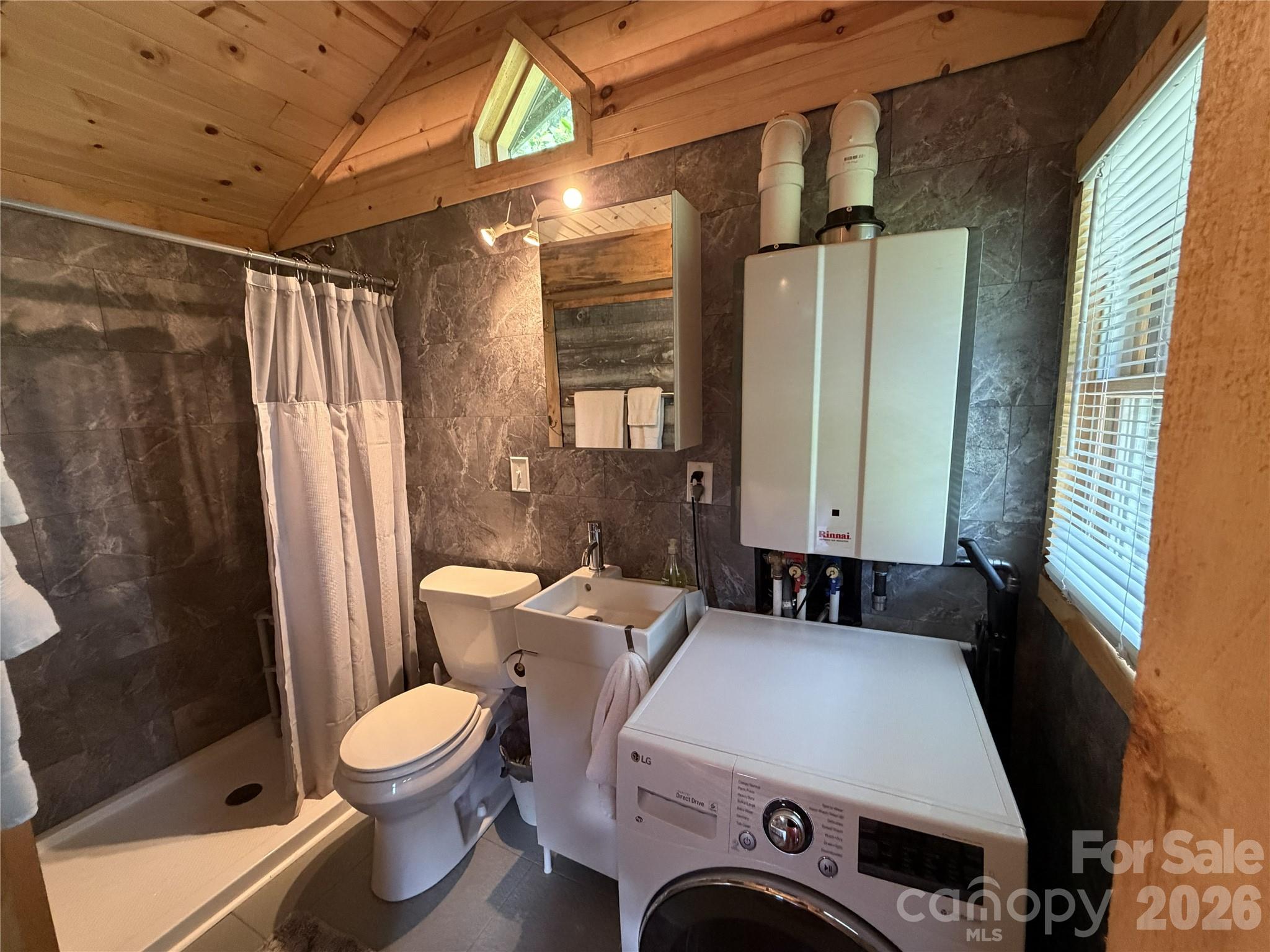 38 Lloyd Barnwell Road — Hendersonville