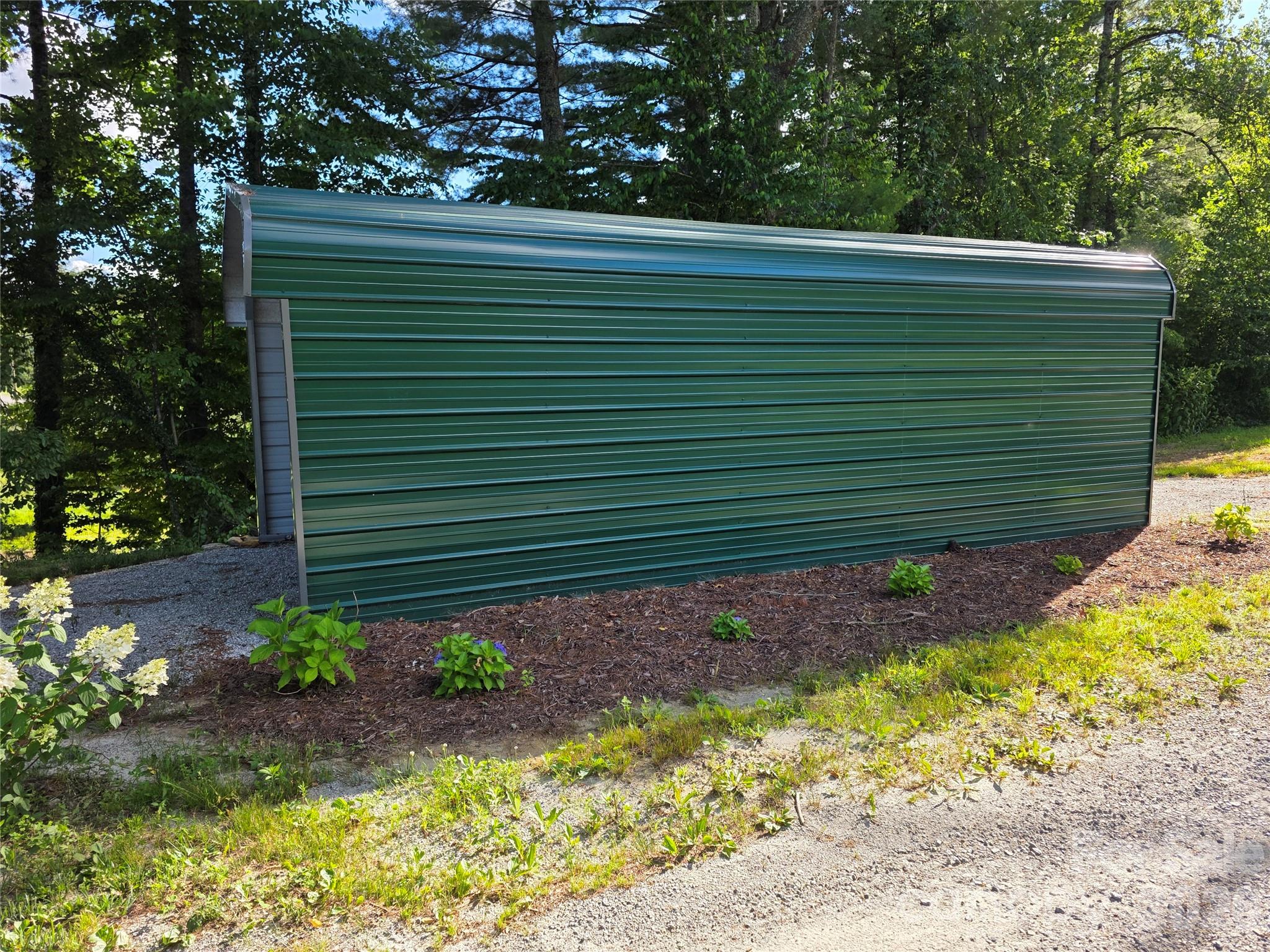 38 Lloyd Barnwell Road — Hendersonville