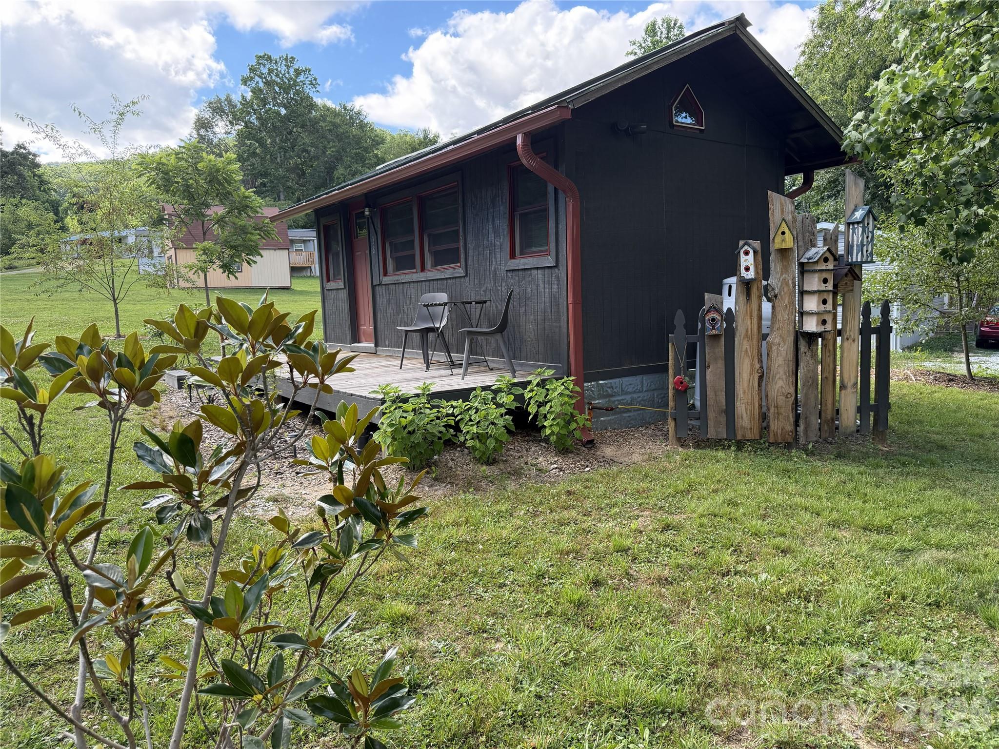 38 Lloyd Barnwell Road — Hendersonville