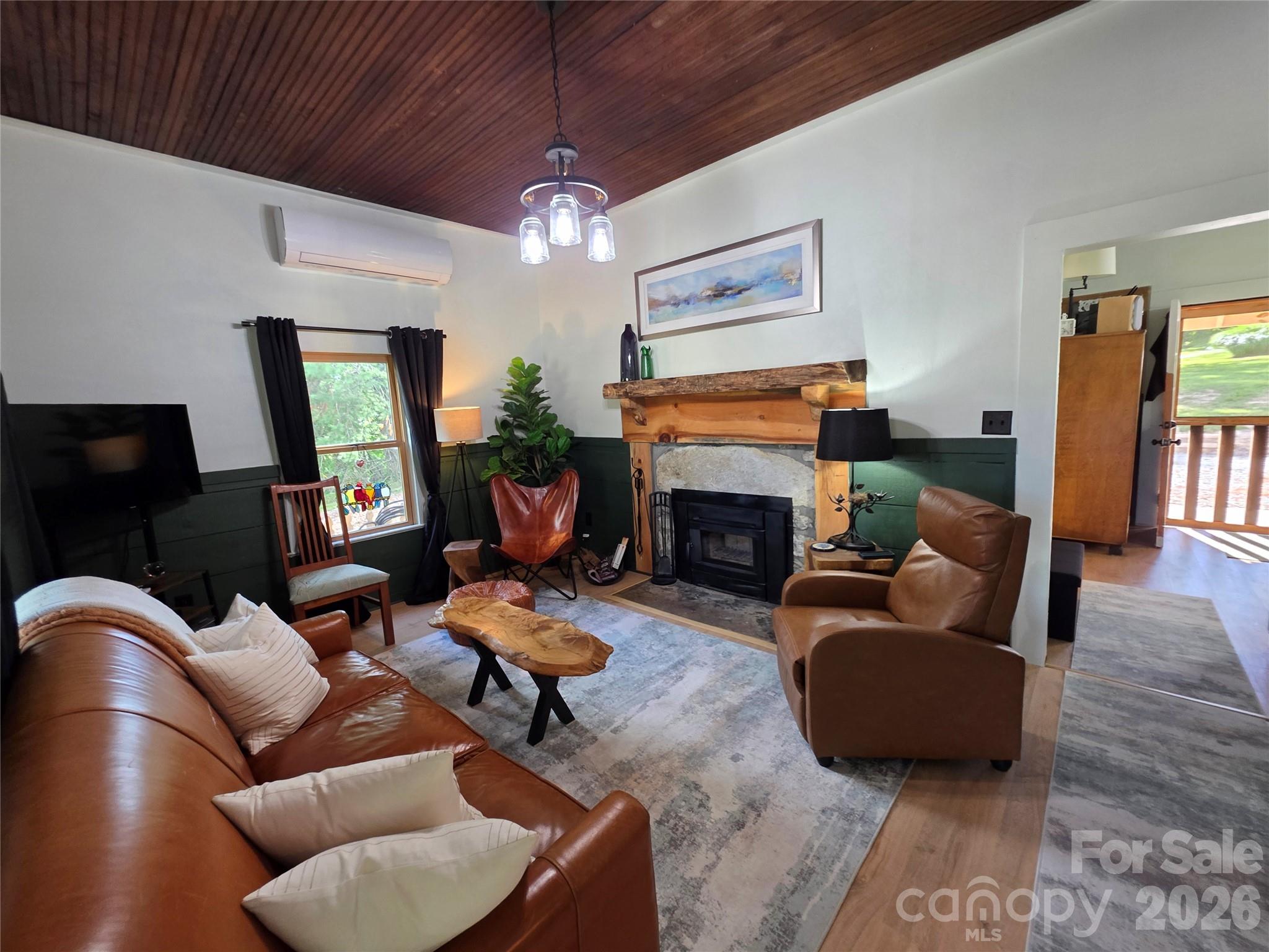 38 Lloyd Barnwell Road — Hendersonville