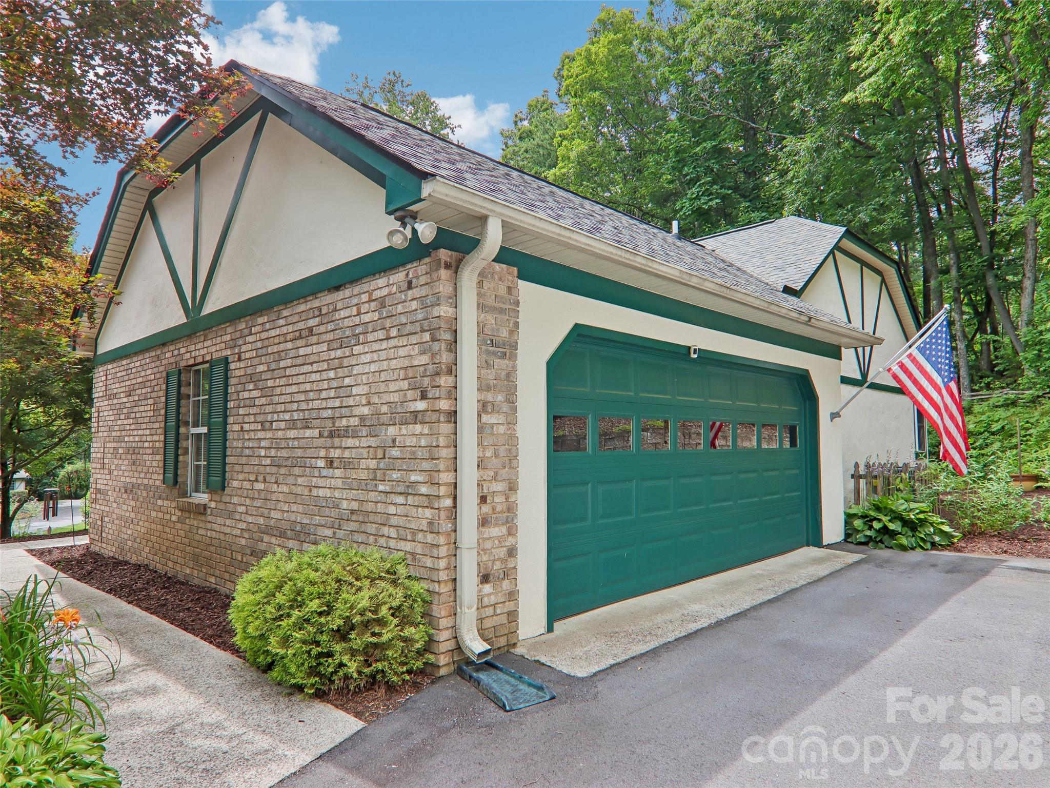 3106 Essex Path — Hendersonville