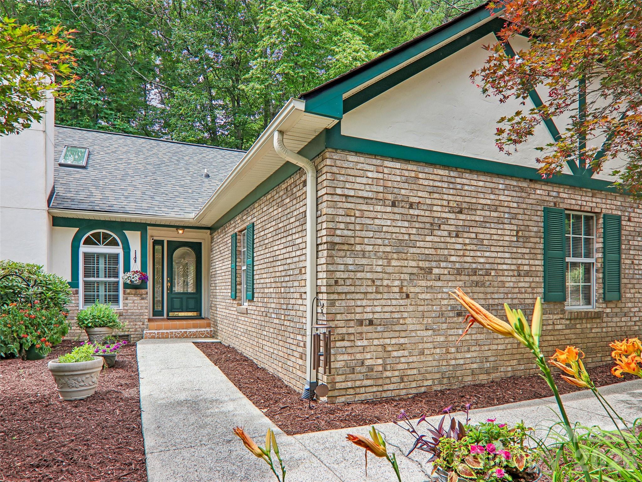 3106 Essex Path — Hendersonville