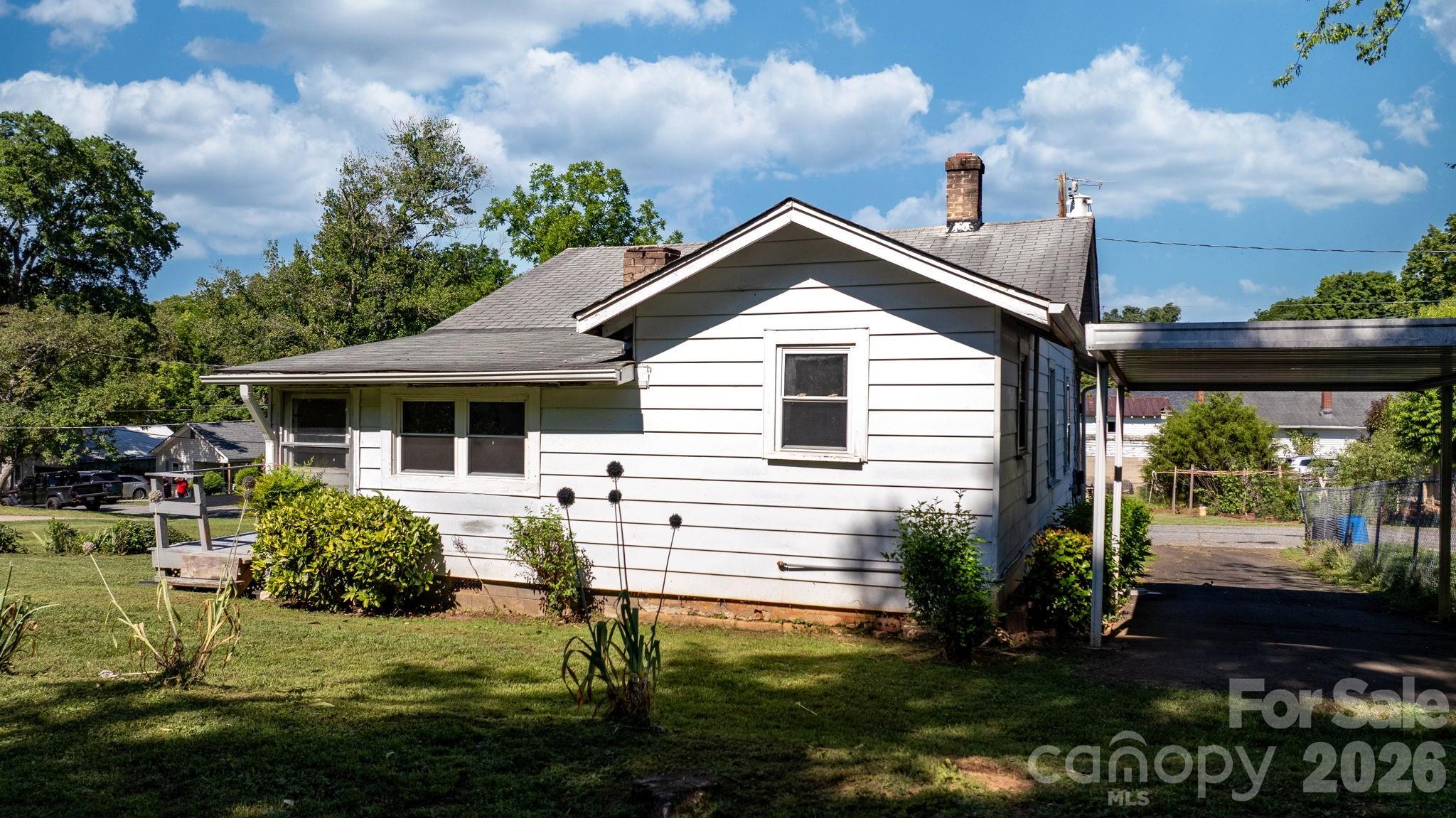 115 Brackett Street — Morganton