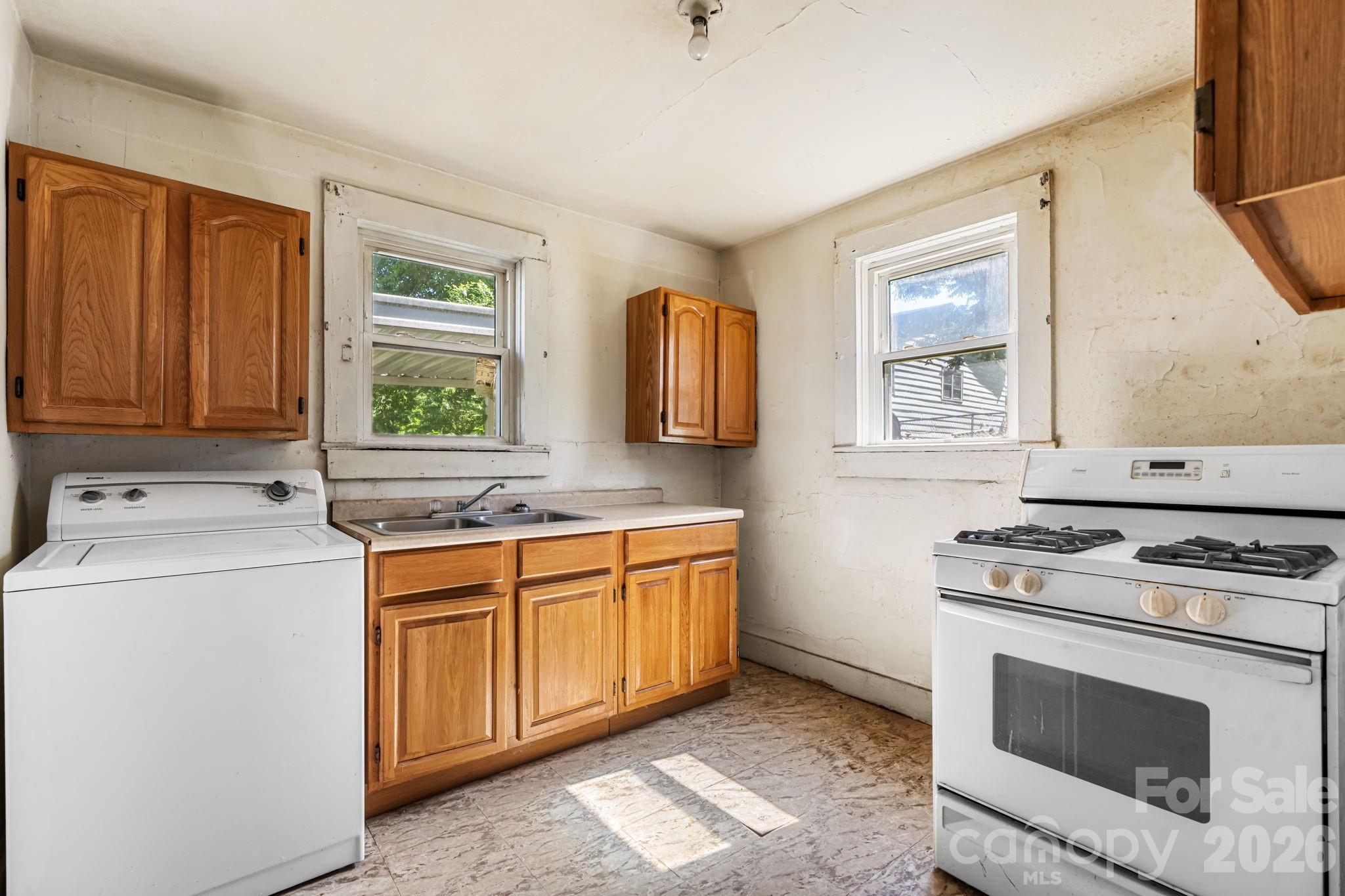 115 Brackett Street — Morganton