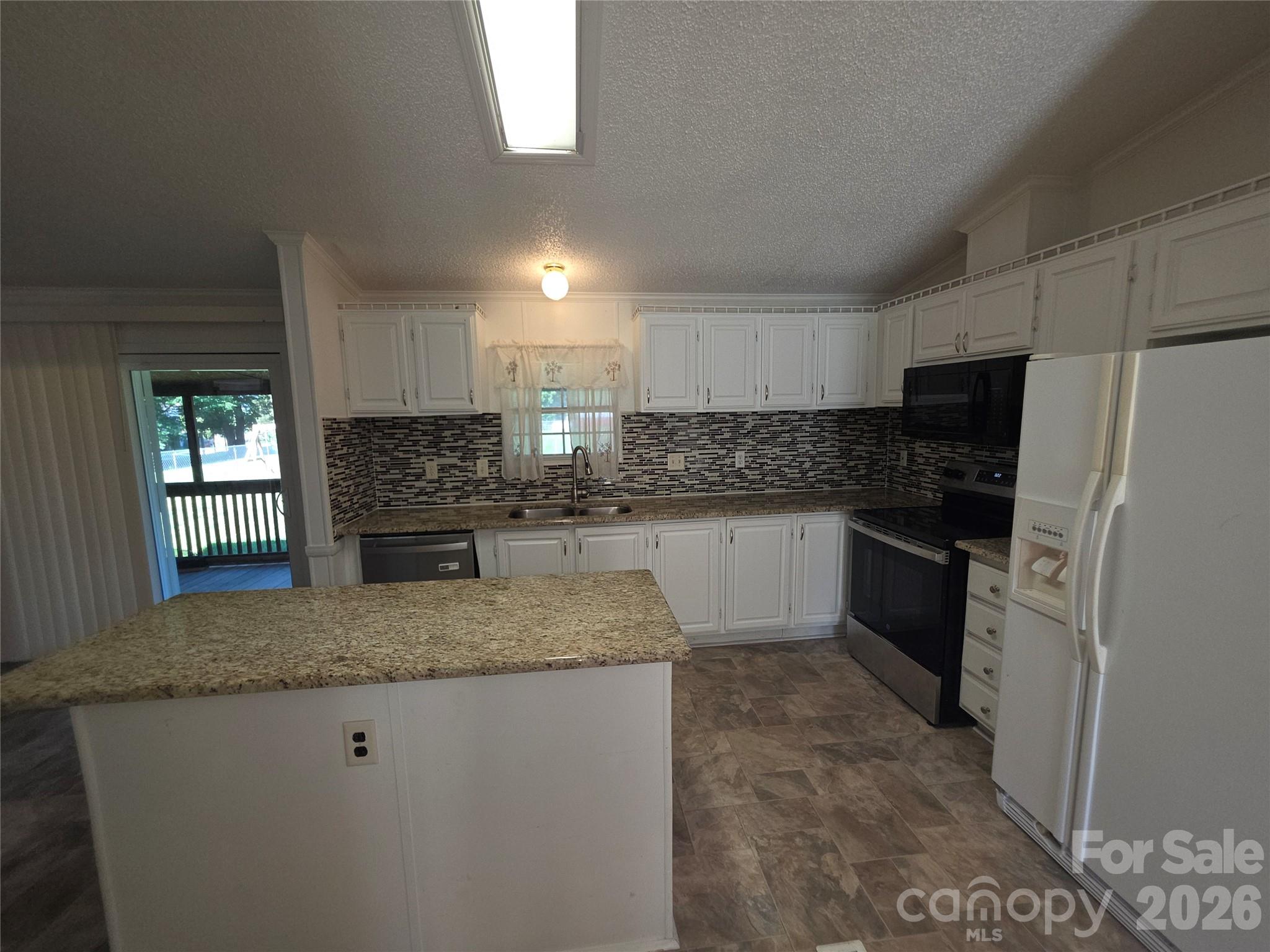 1395 Cape Hickory Road — Hickory
