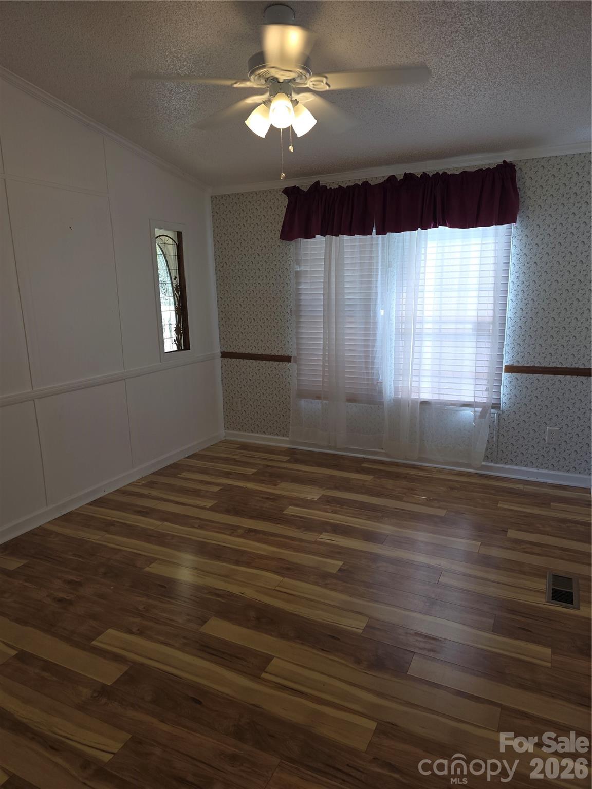 1395 Cape Hickory Road — Hickory