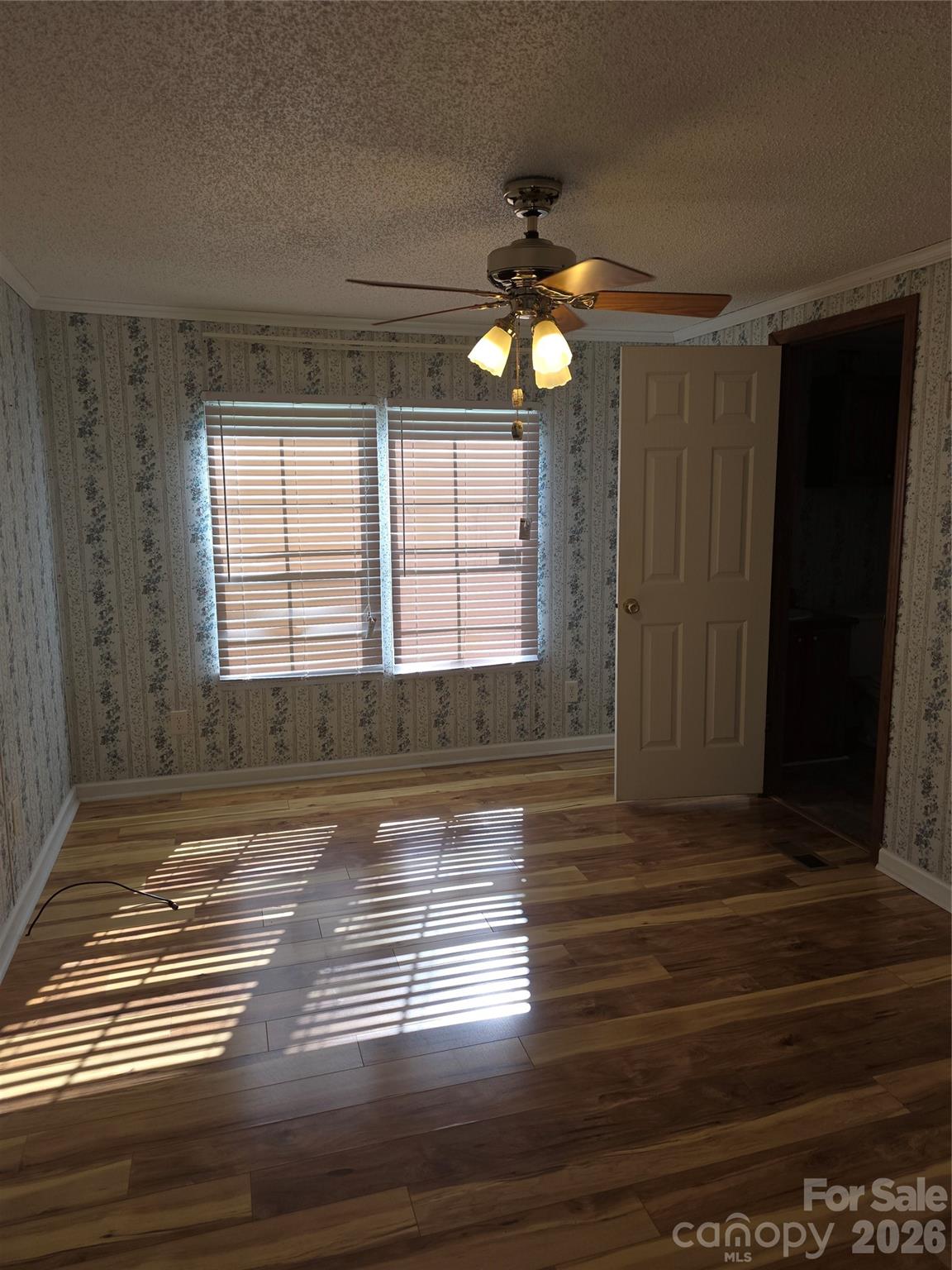 1395 Cape Hickory Road — Hickory