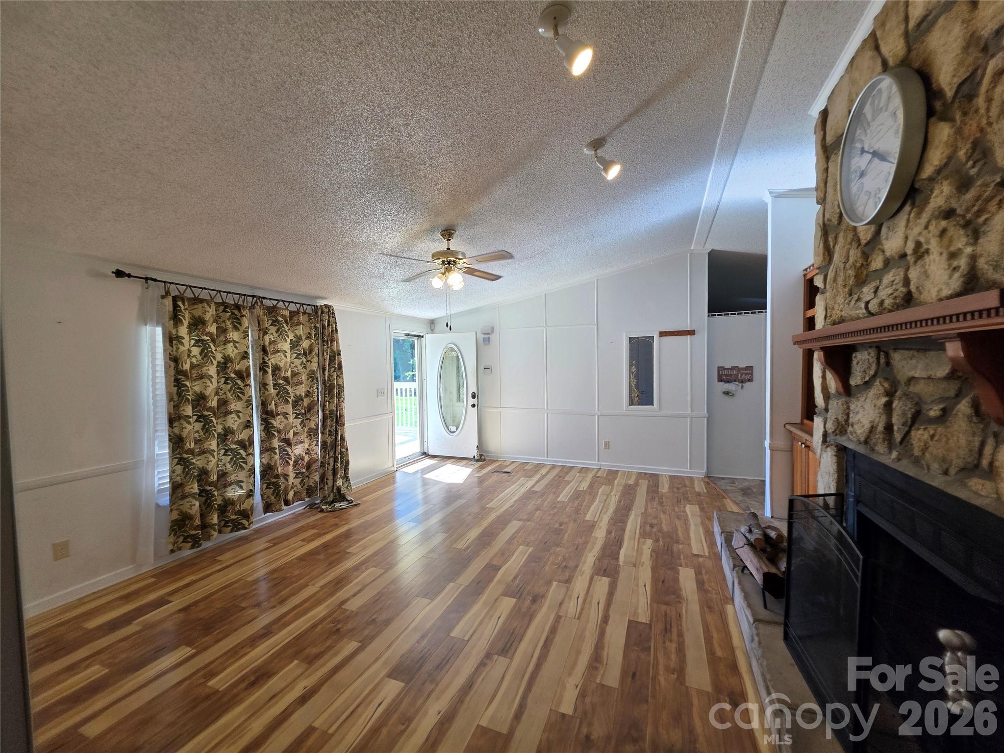 1395 Cape Hickory Road — Hickory