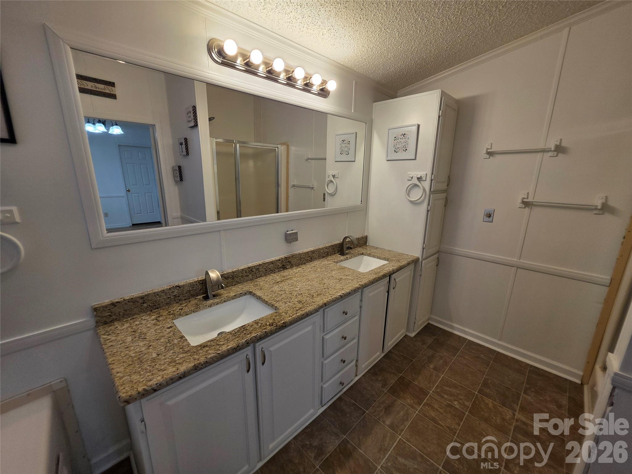 1395 Cape Hickory Road — Hickory