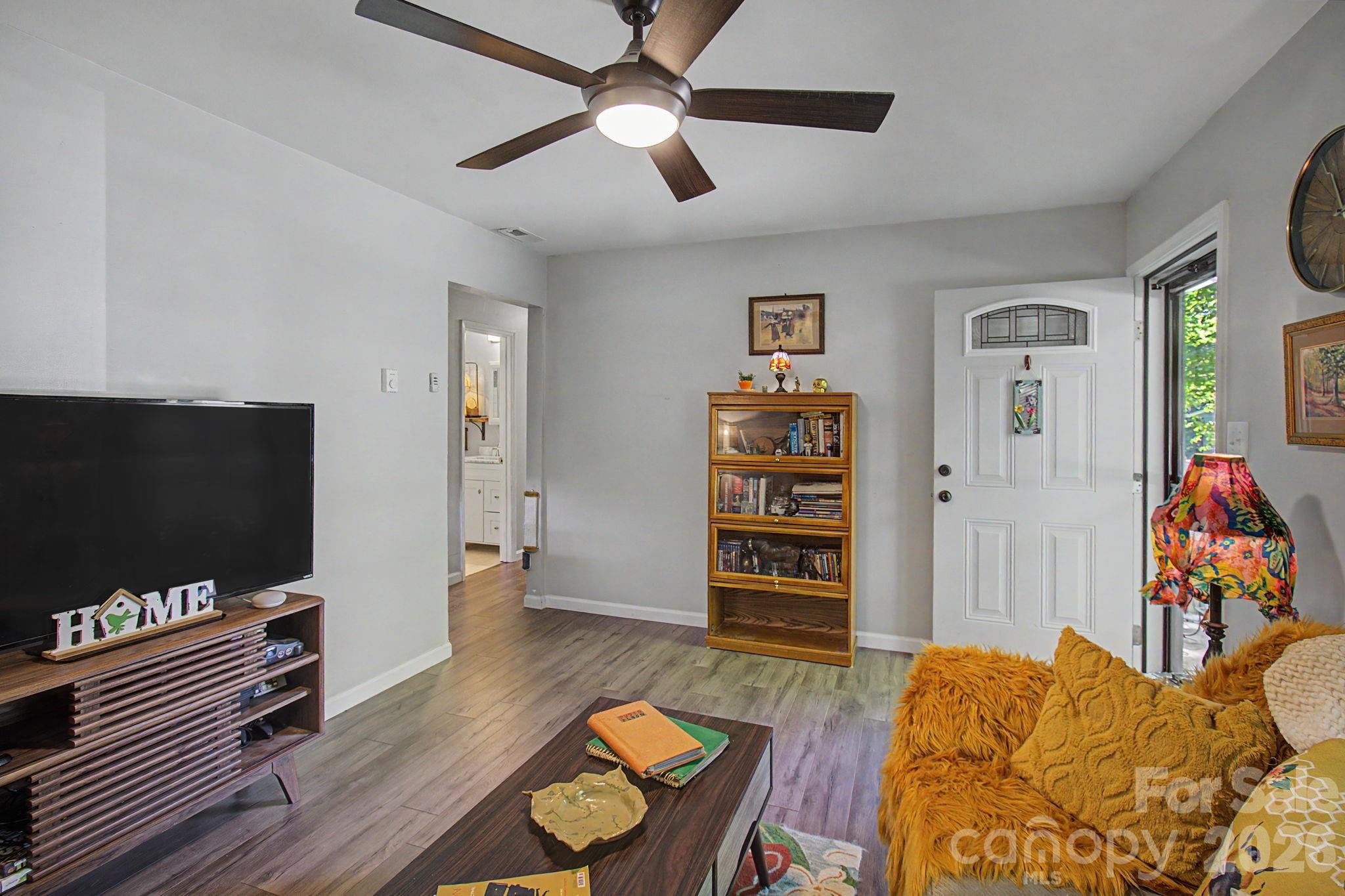 102 Wicklow Drive — Asheville