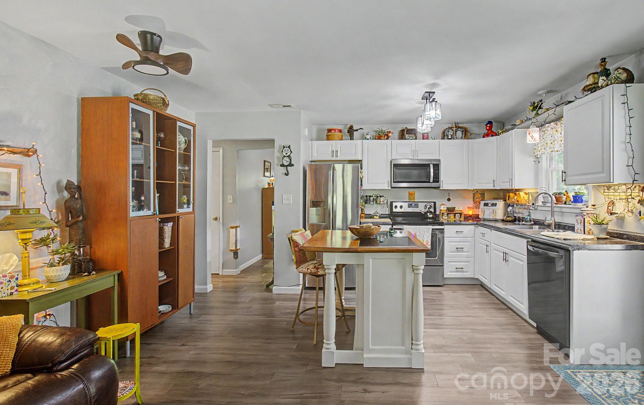 102 Wicklow Drive — Asheville