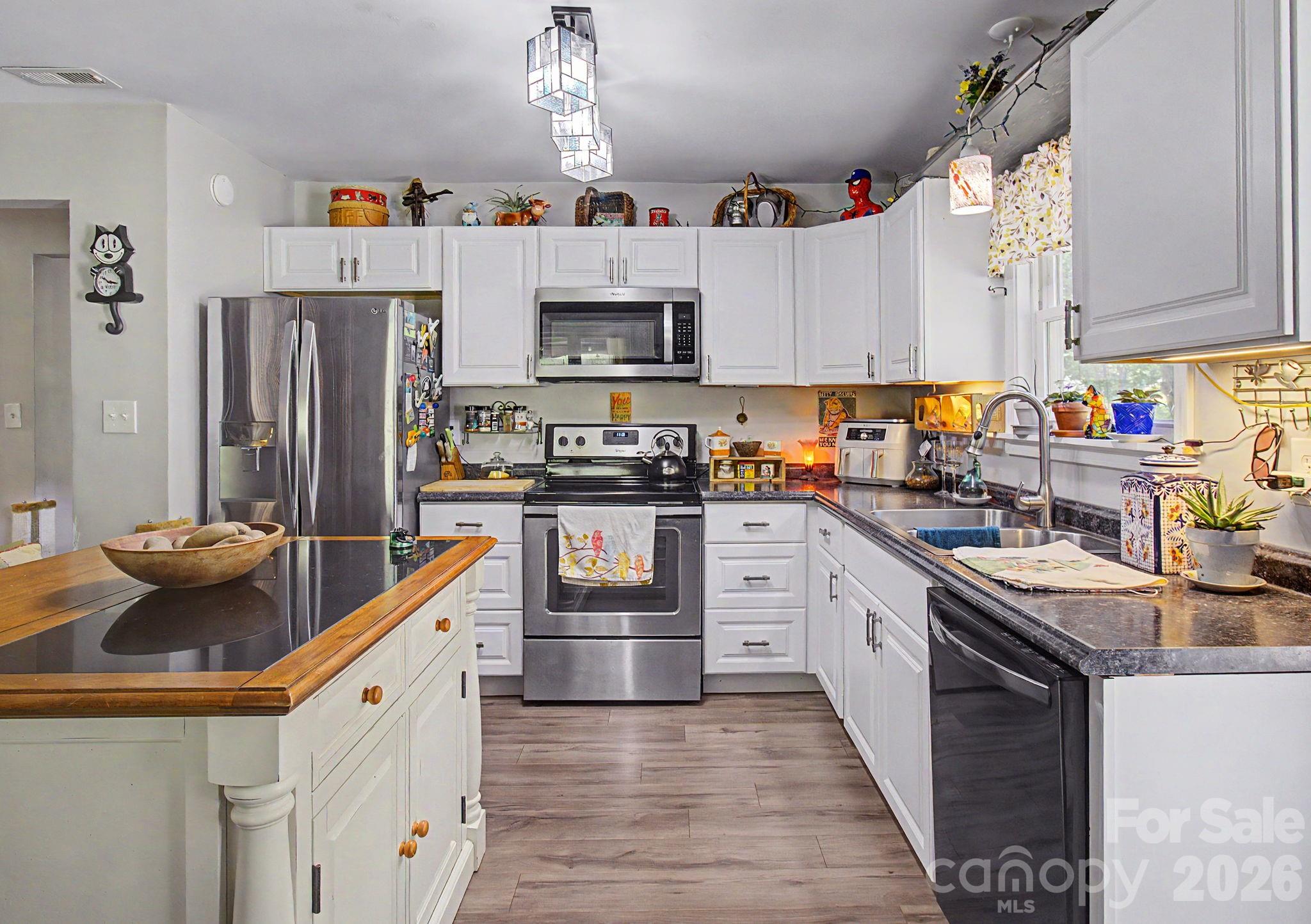 102 Wicklow Drive — Asheville
