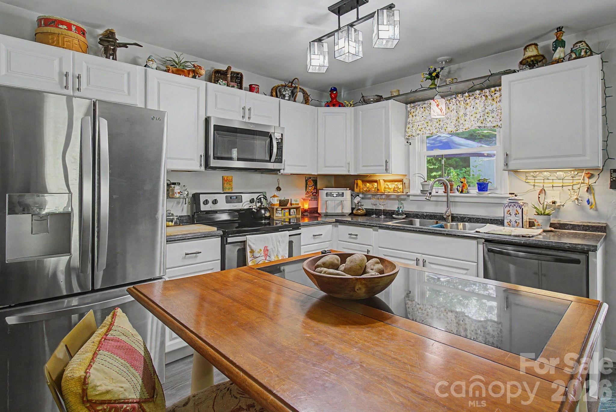 102 Wicklow Drive — Asheville