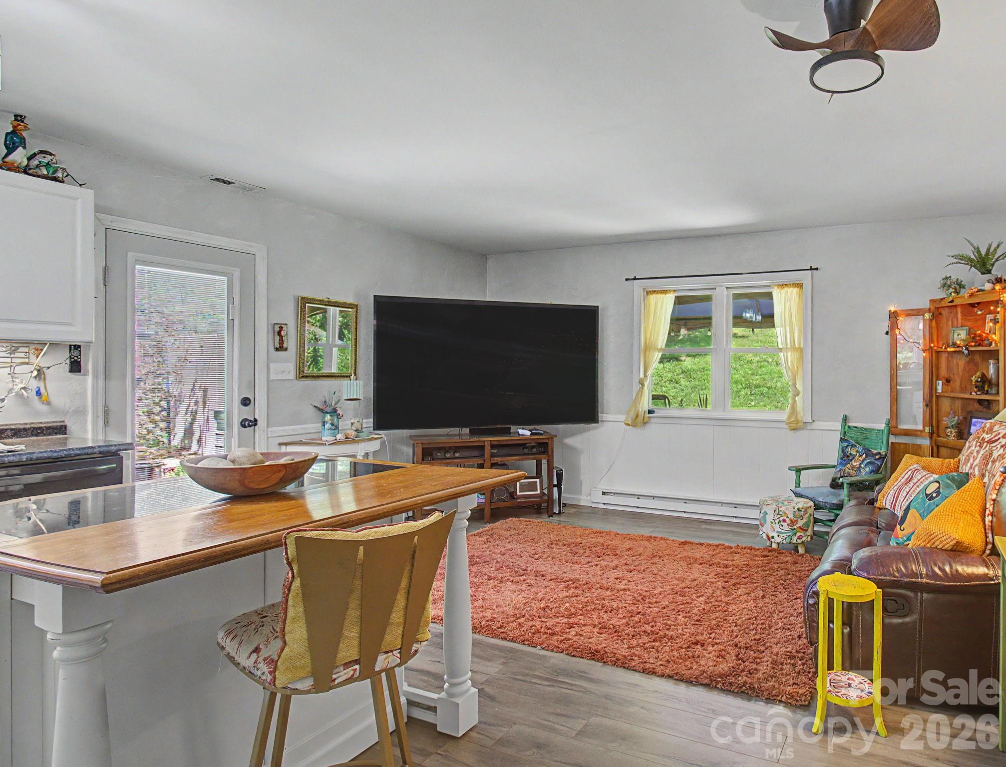 102 Wicklow Drive — Asheville