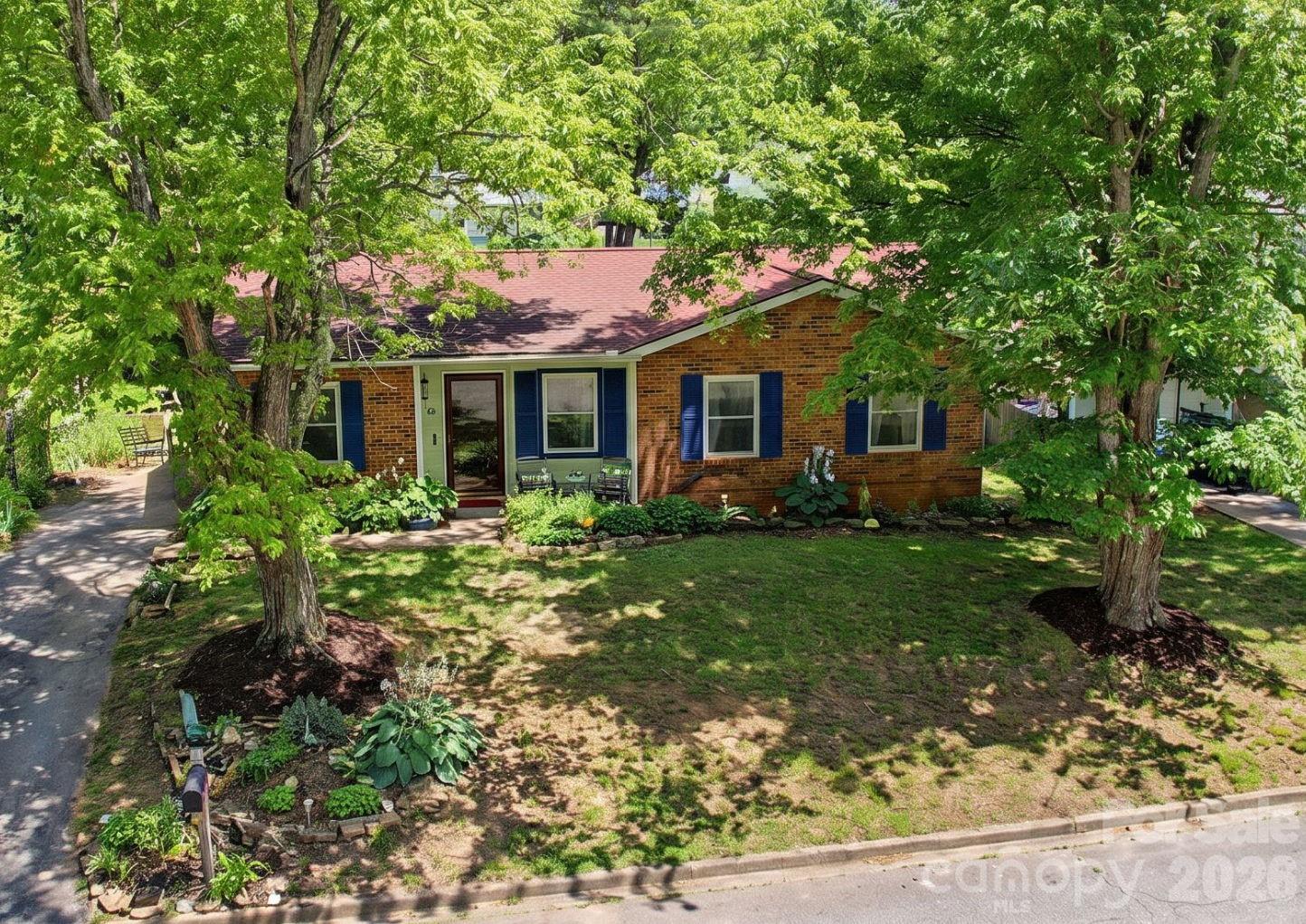 102 Wicklow Drive — Asheville