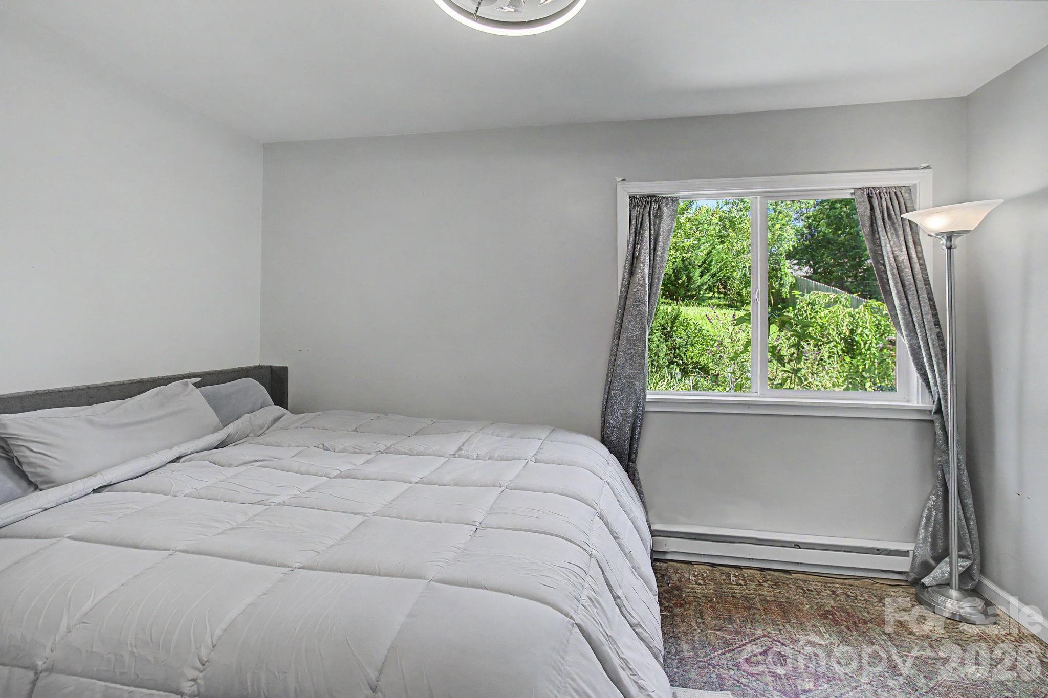102 Wicklow Drive — Asheville