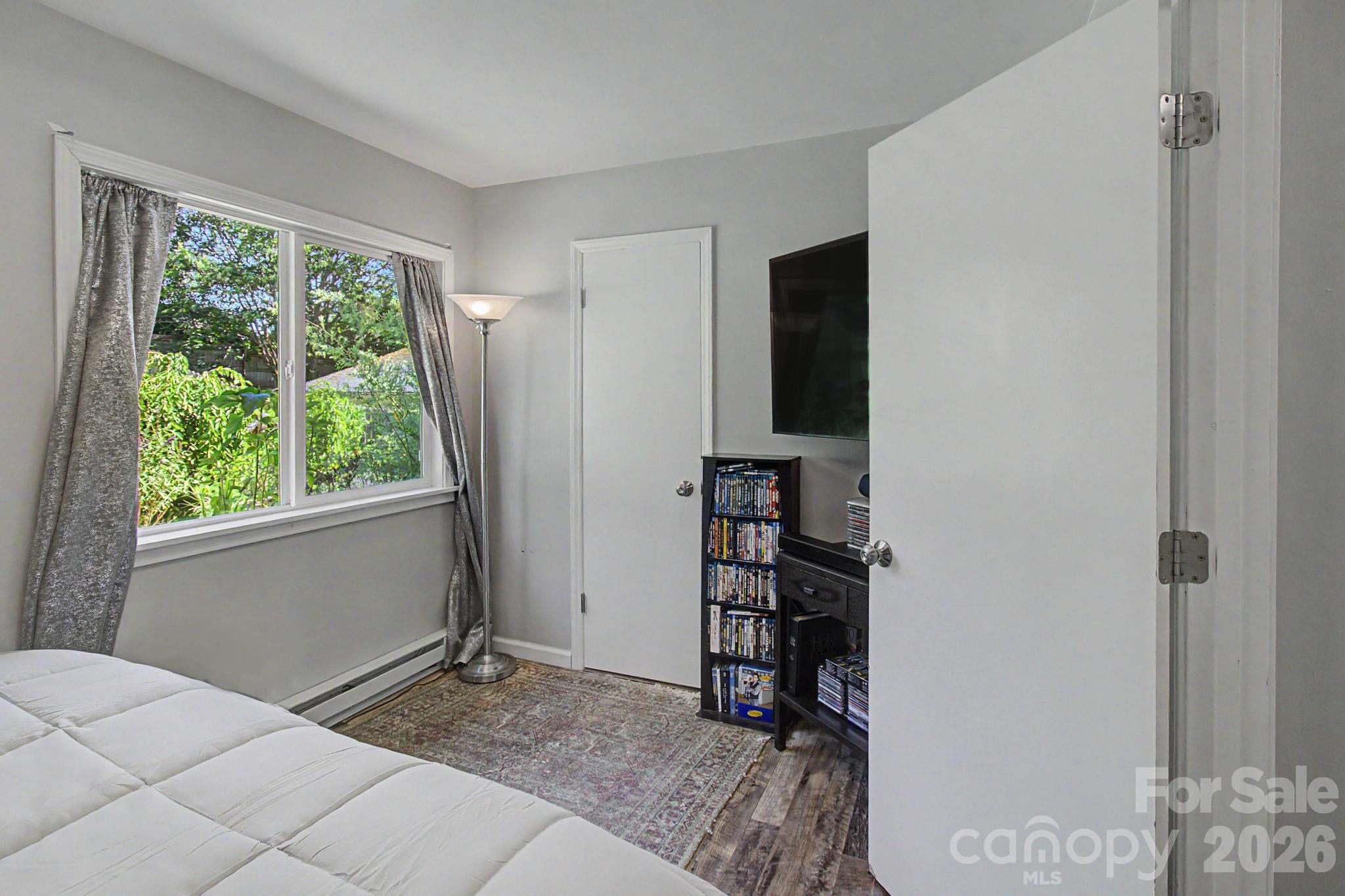 102 Wicklow Drive — Asheville