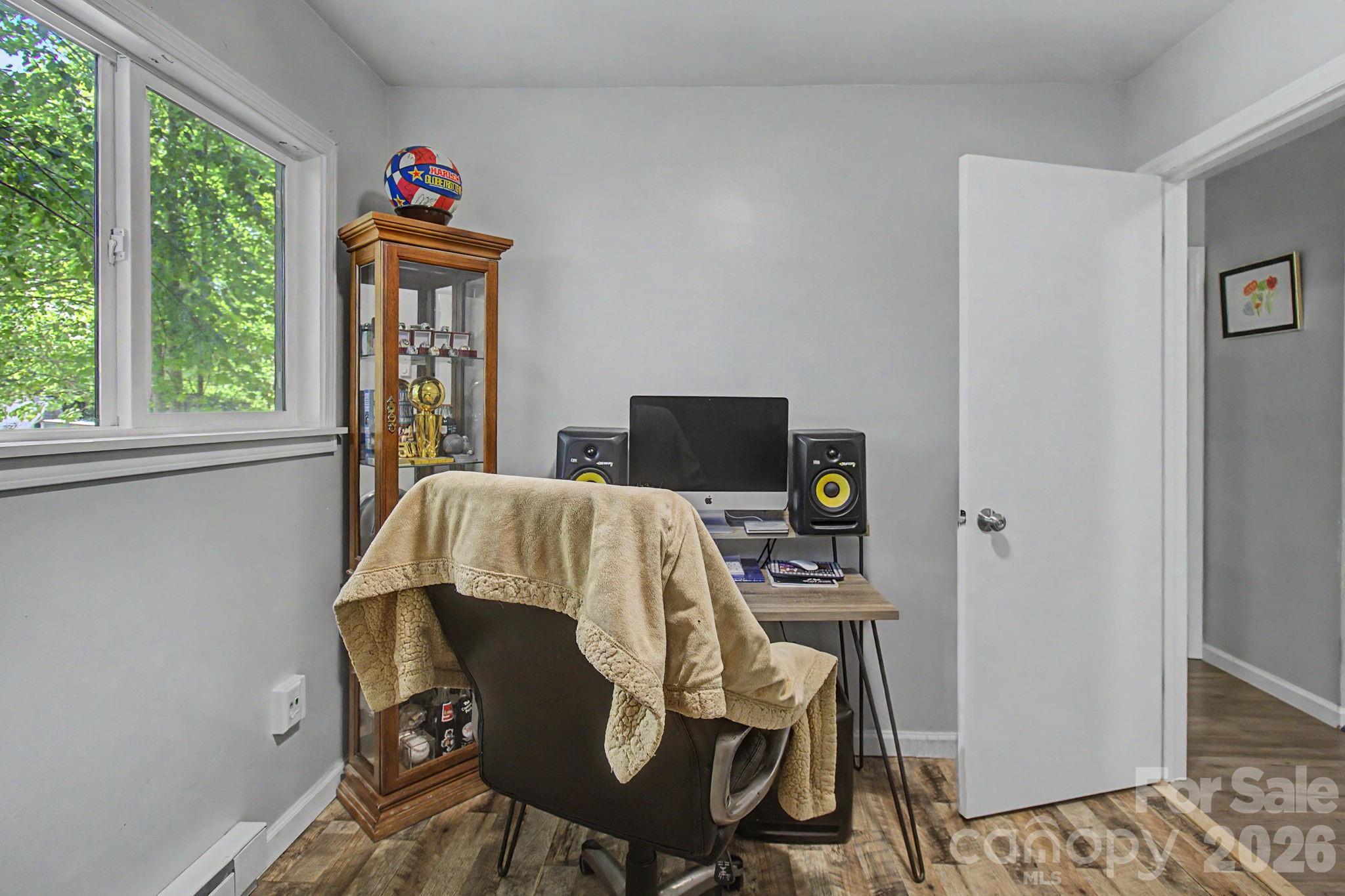 102 Wicklow Drive — Asheville