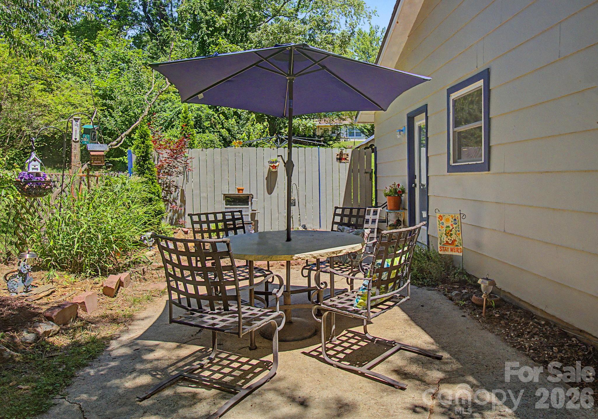 102 Wicklow Drive — Asheville