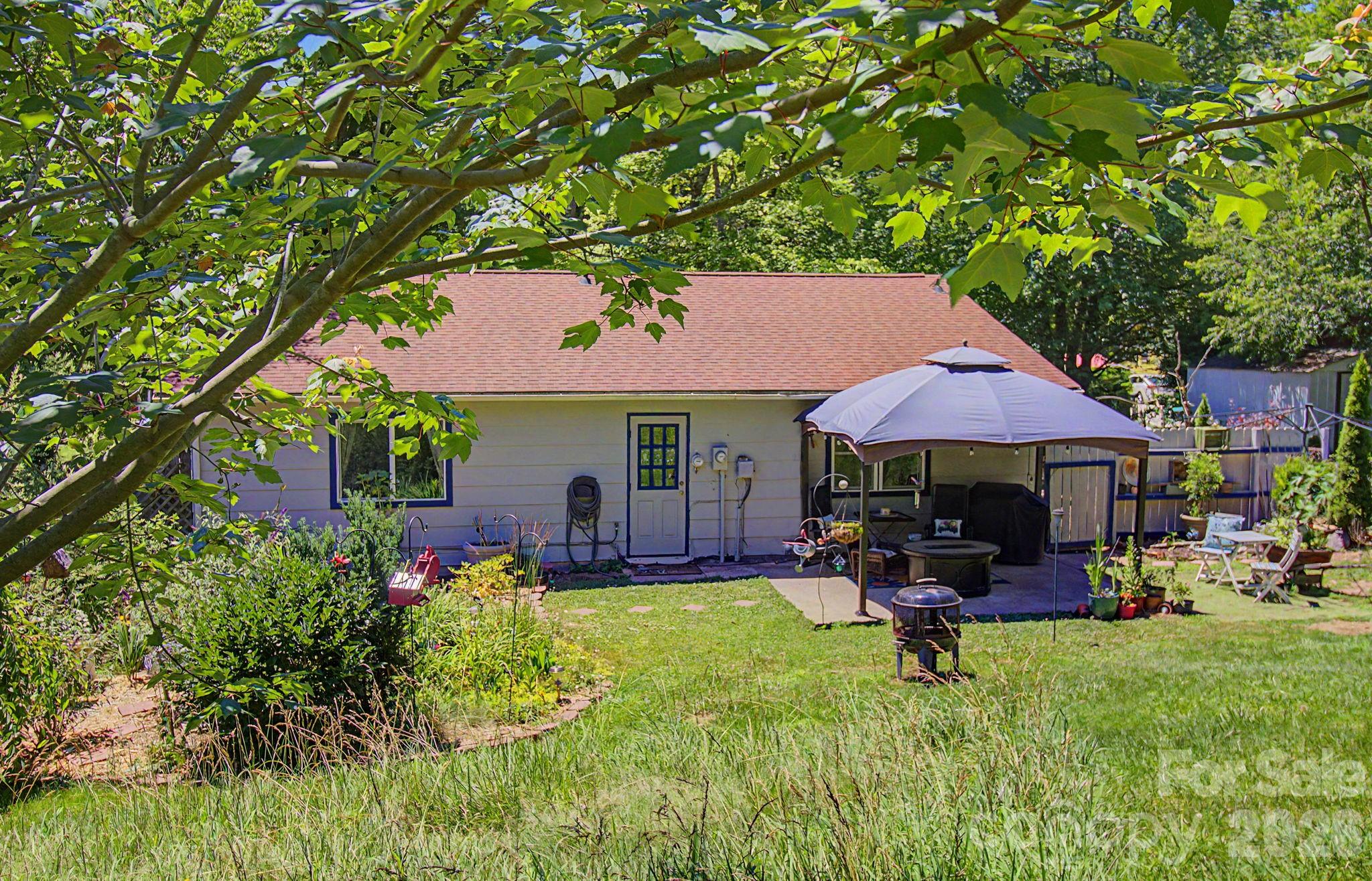 102 Wicklow Drive — Asheville