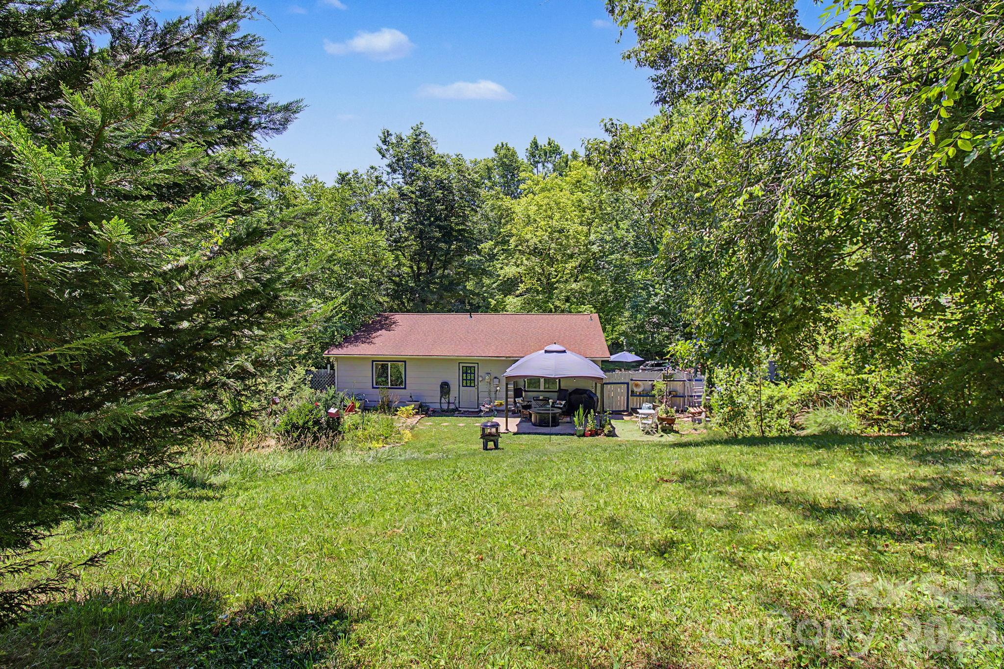 102 Wicklow Drive — Asheville