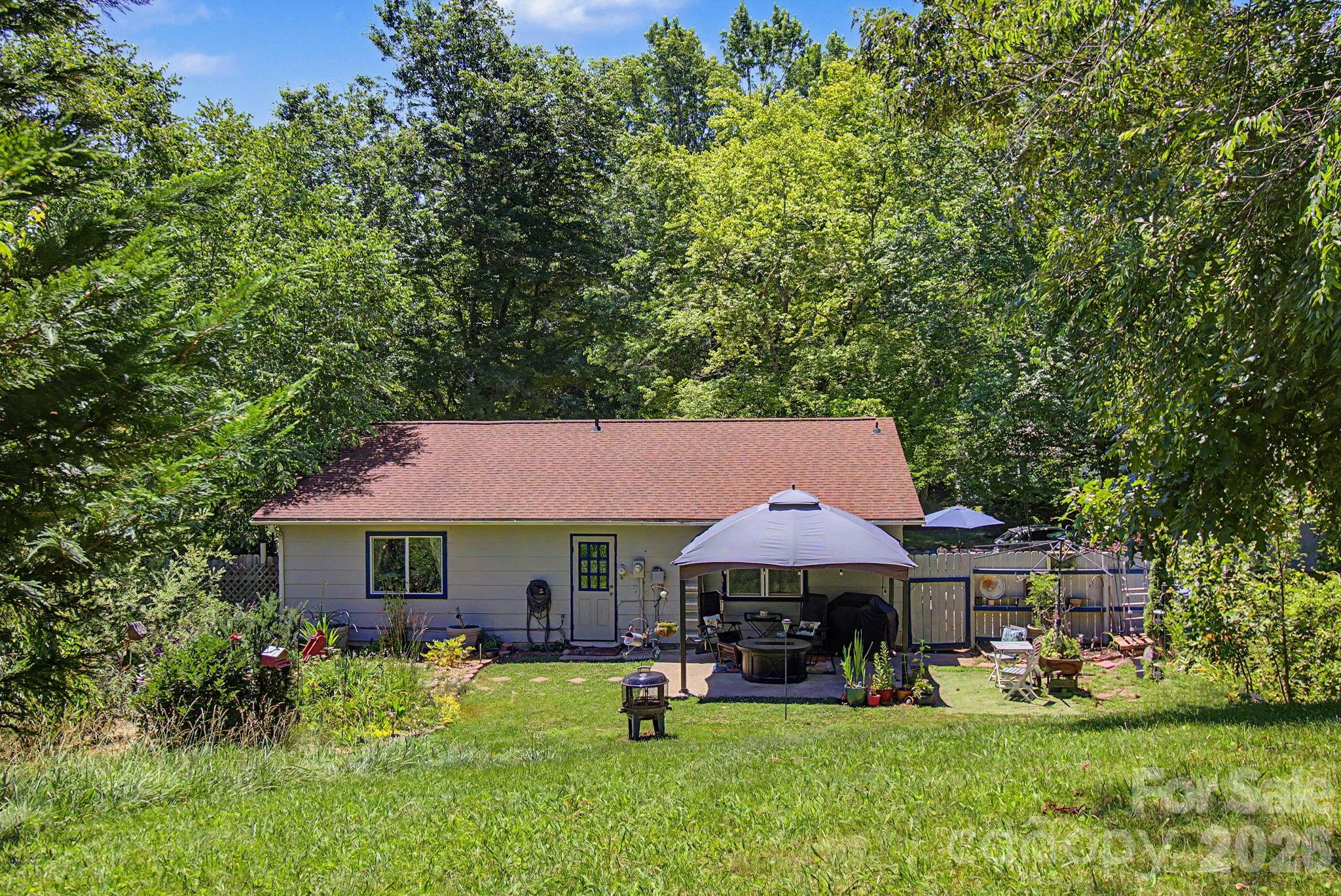 102 Wicklow Drive — Asheville