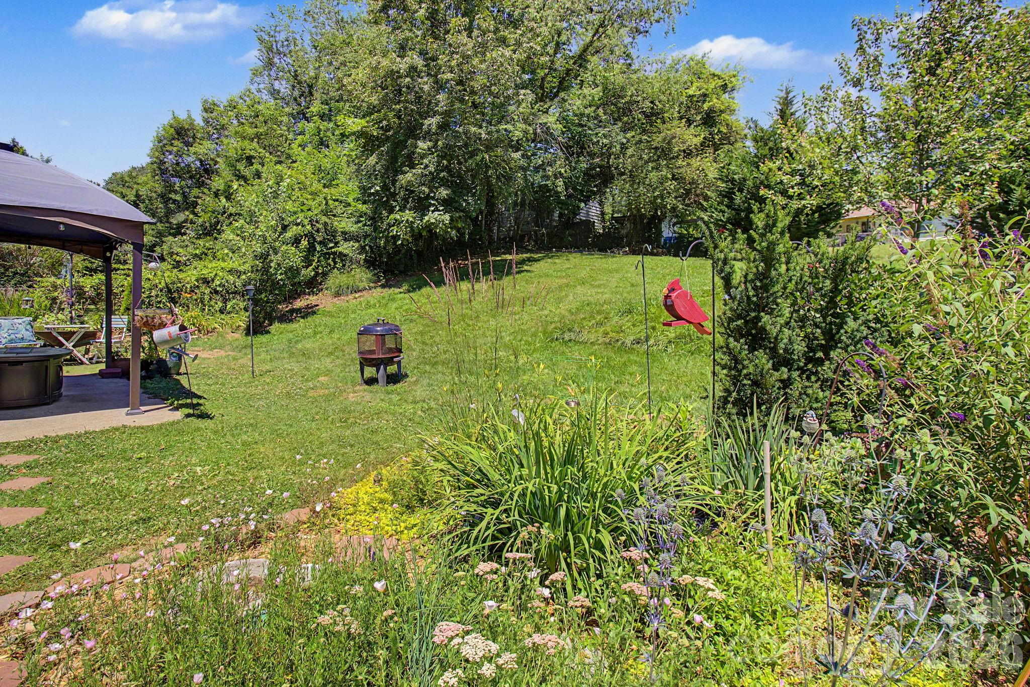 102 Wicklow Drive — Asheville