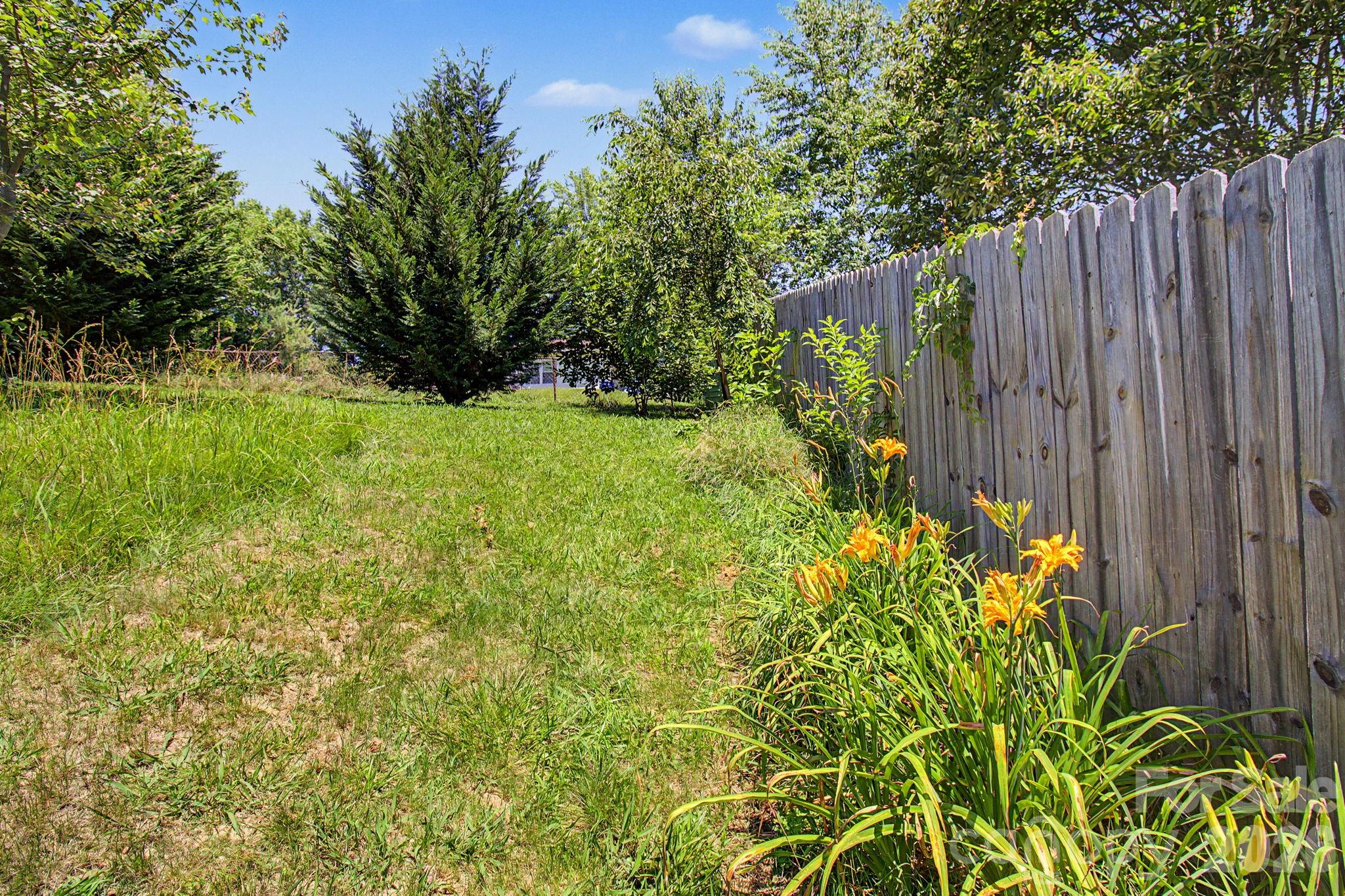 102 Wicklow Drive — Asheville