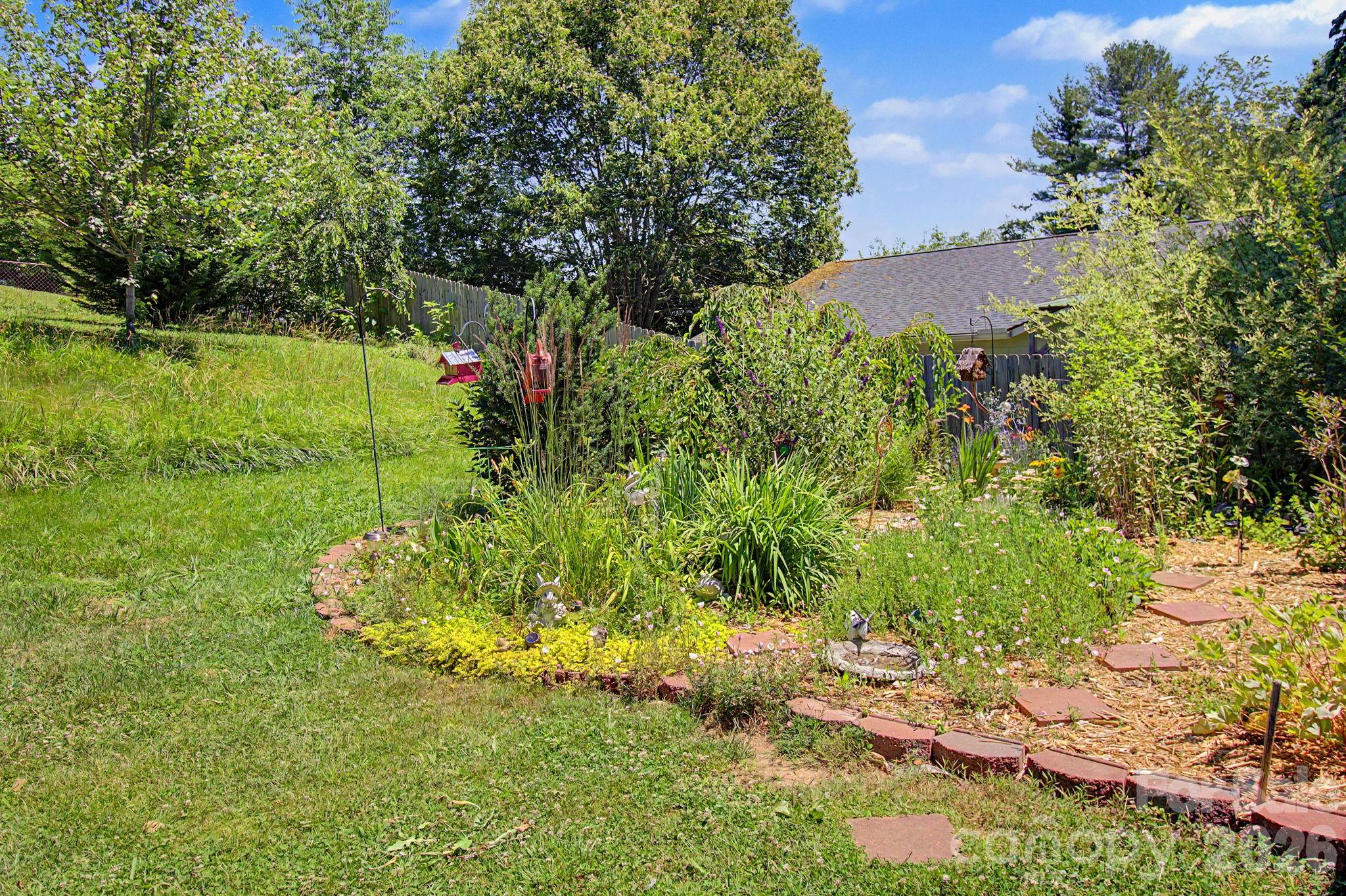 102 Wicklow Drive — Asheville