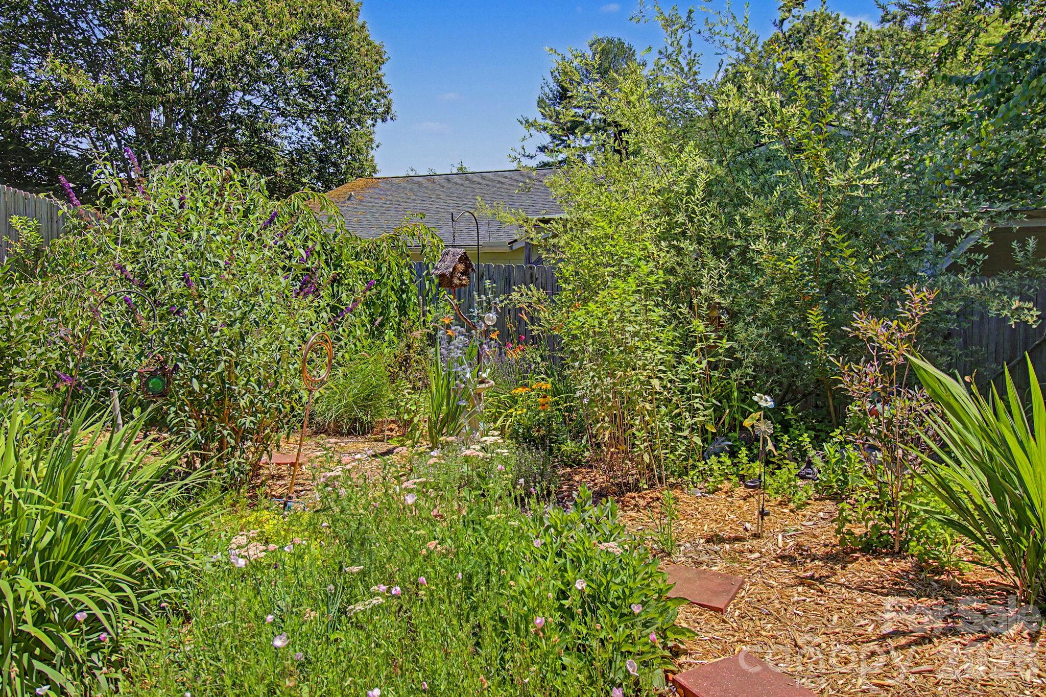 102 Wicklow Drive — Asheville
