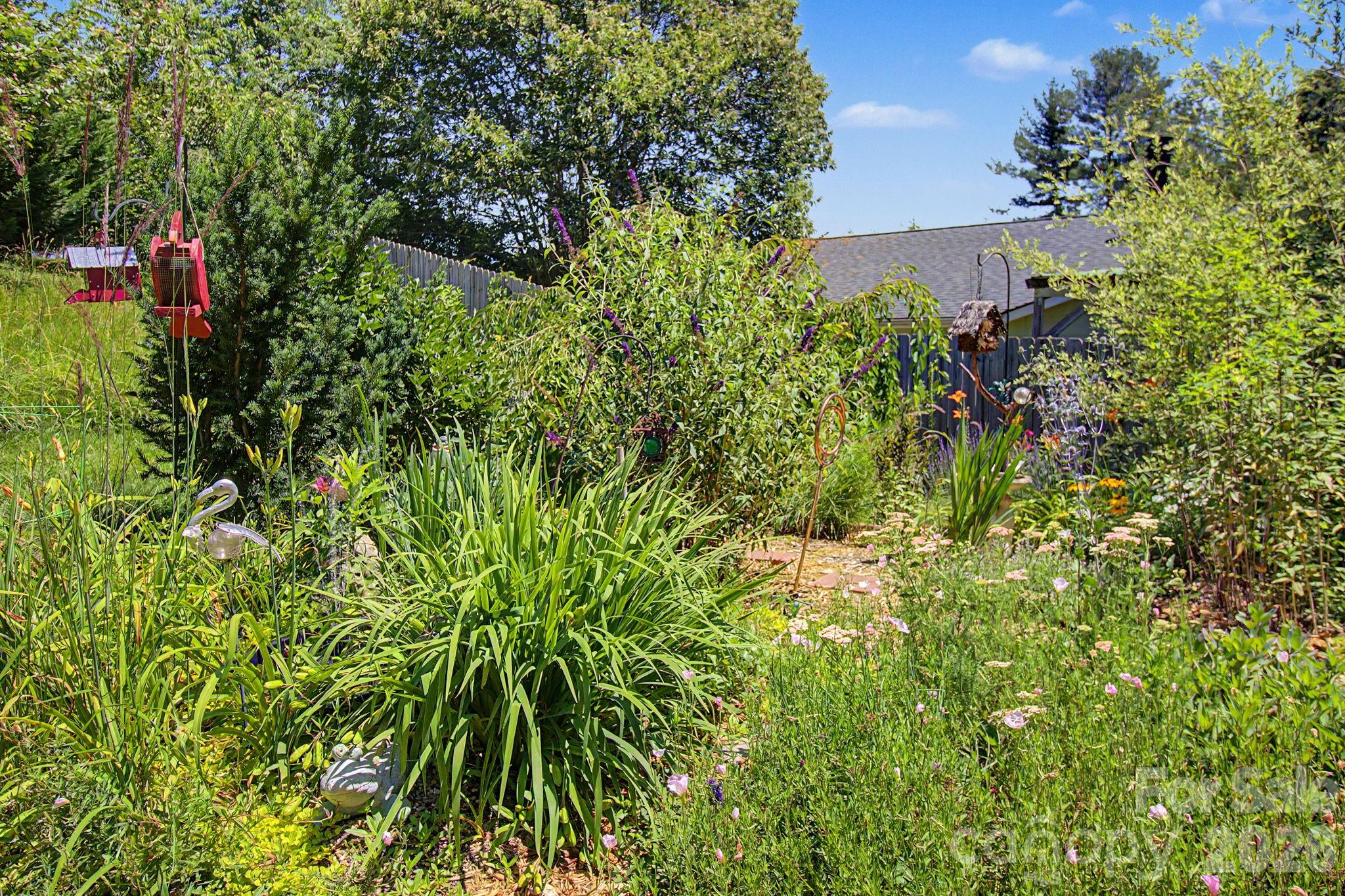 102 Wicklow Drive — Asheville