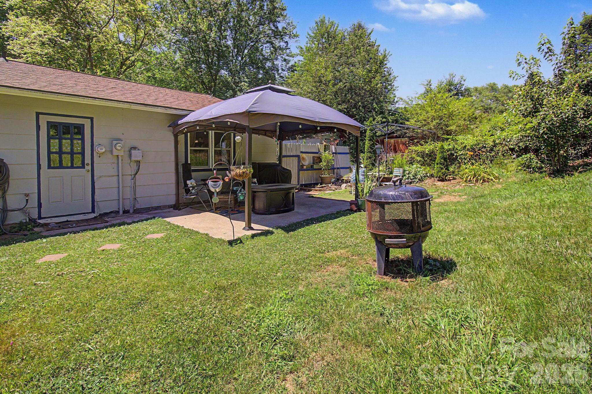 102 Wicklow Drive — Asheville