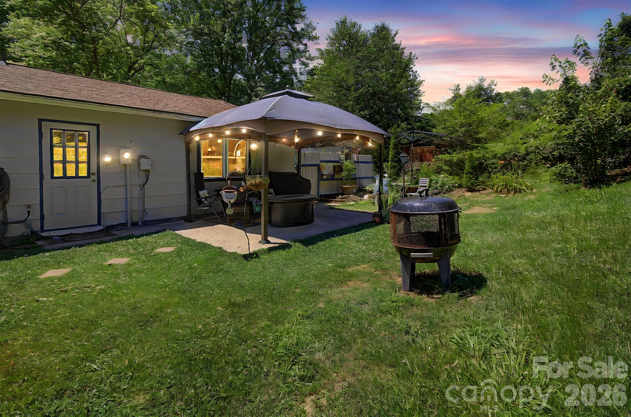102 Wicklow Drive — Asheville