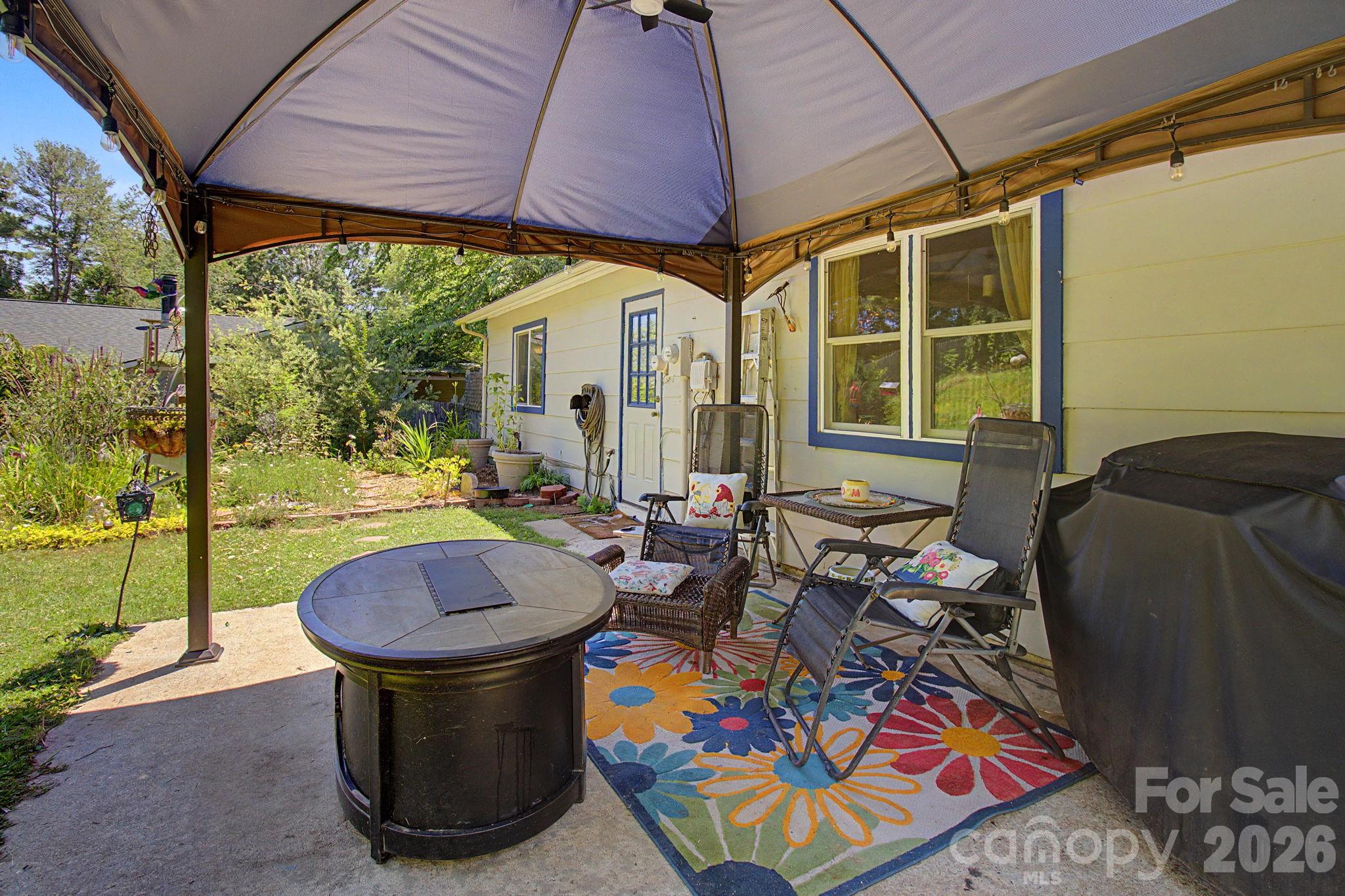 102 Wicklow Drive — Asheville