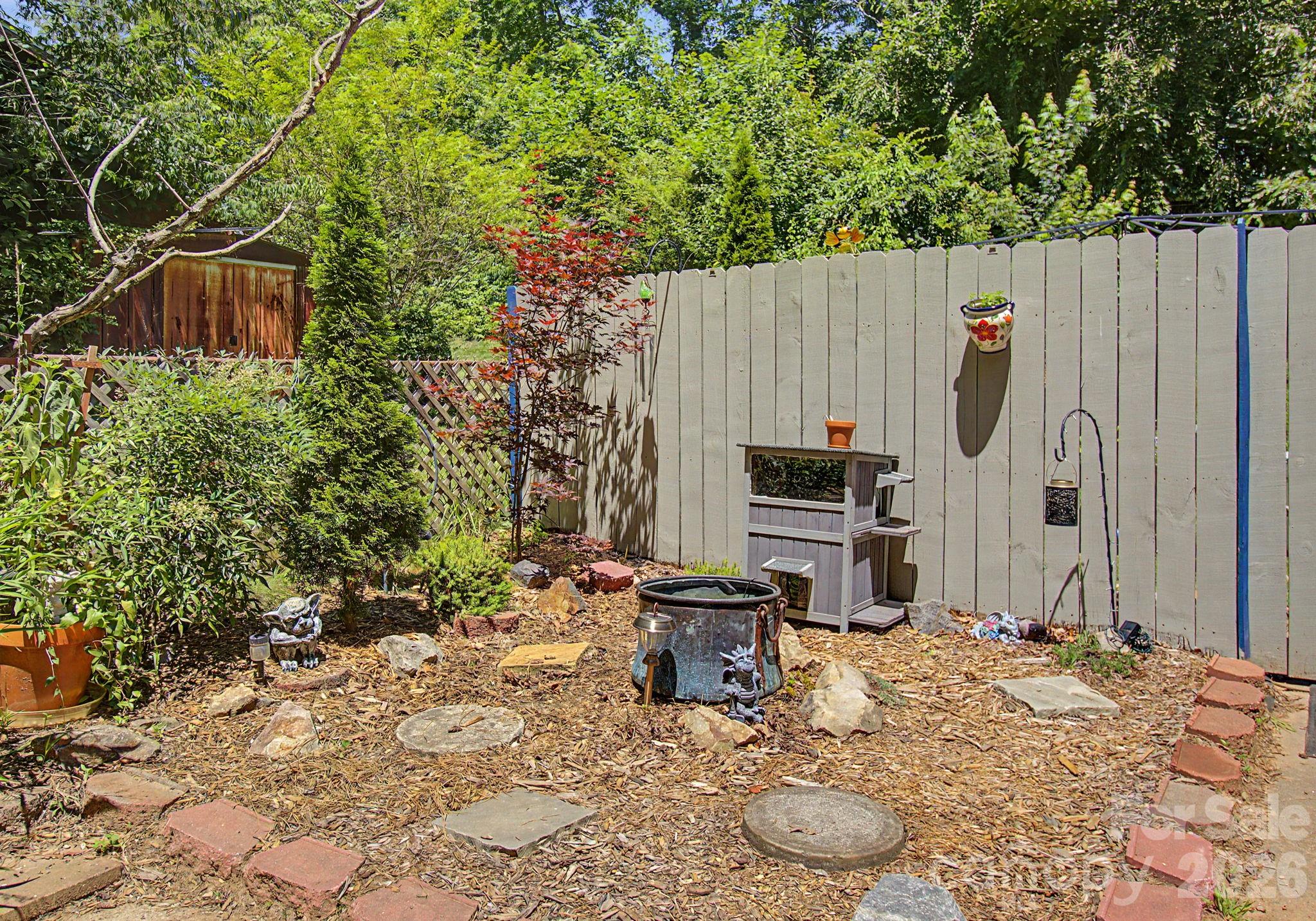 102 Wicklow Drive — Asheville