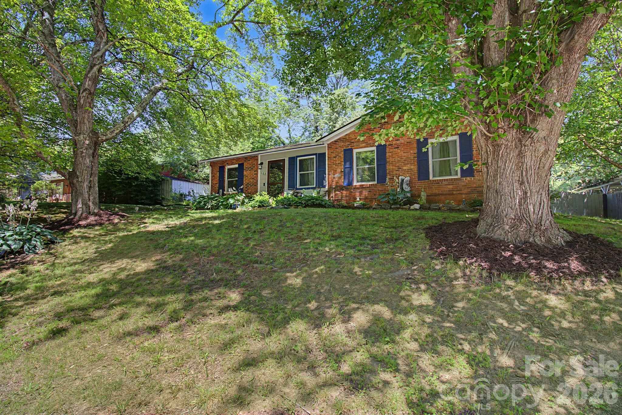 102 Wicklow Drive — Asheville