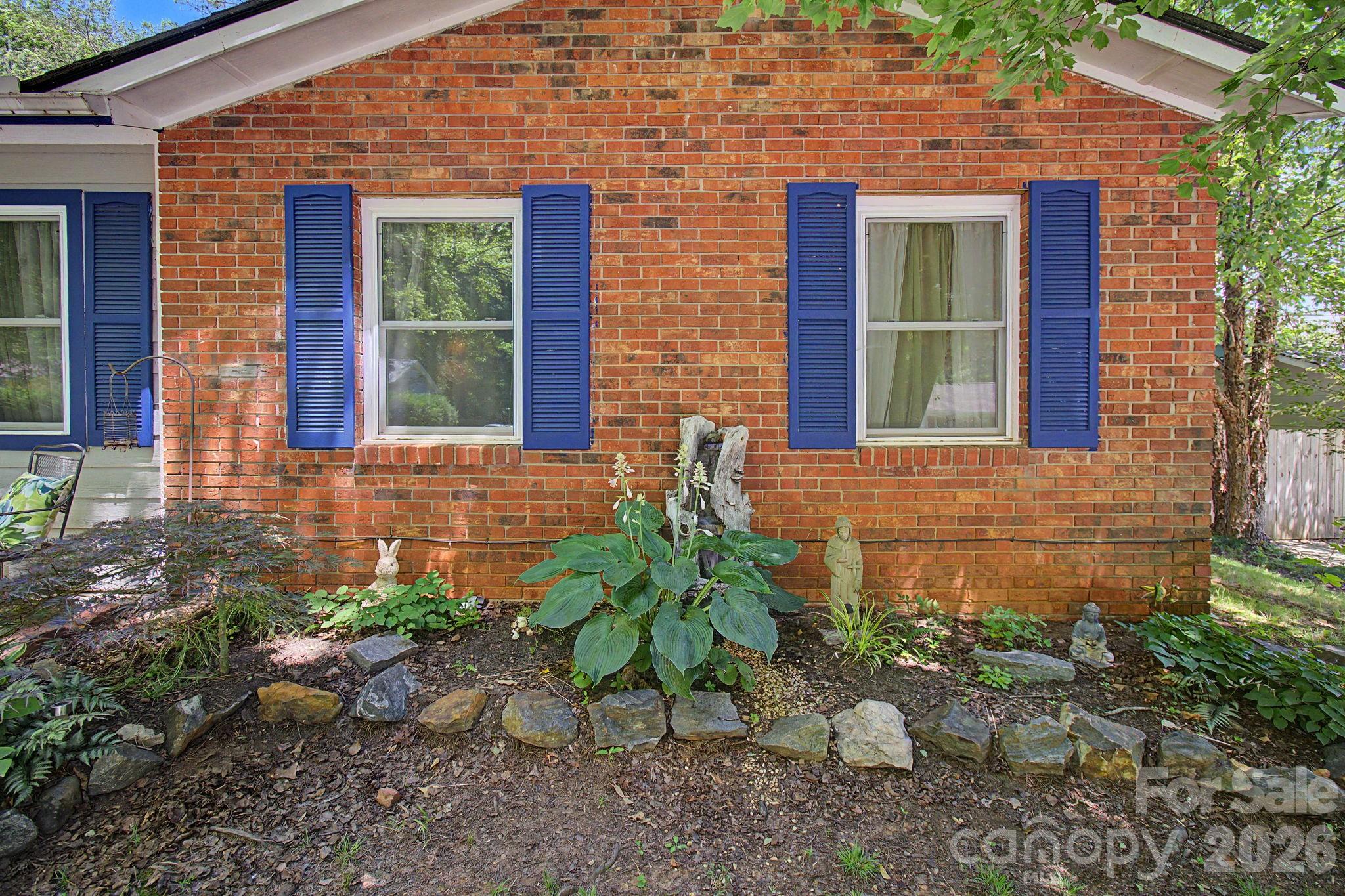 102 Wicklow Drive — Asheville