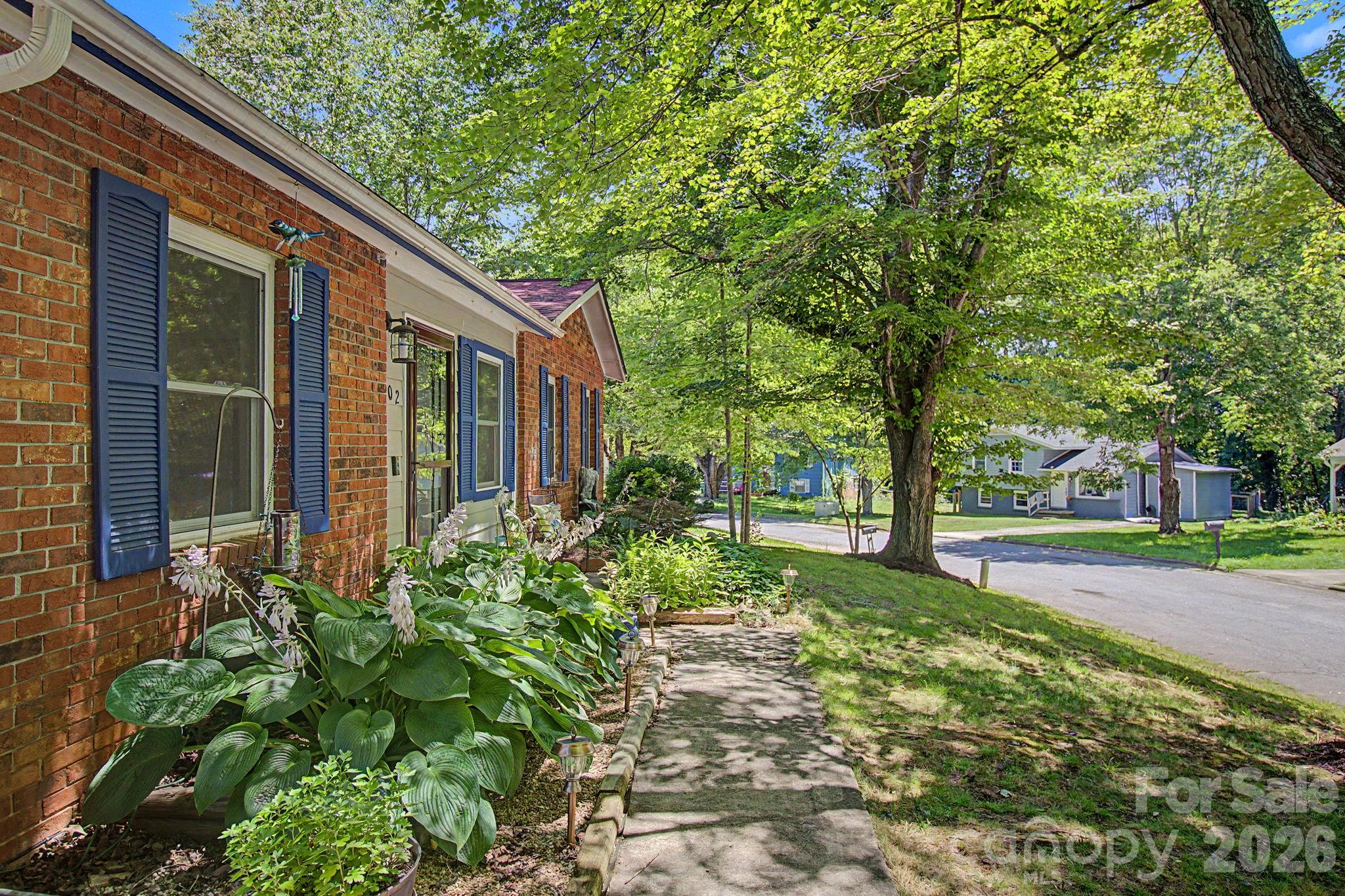 102 Wicklow Drive — Asheville