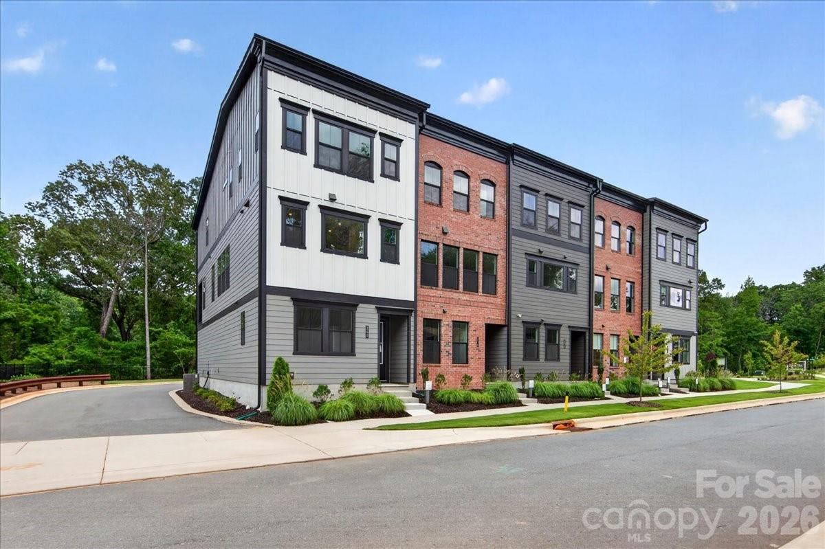 232 Old Town Village Road — Waxhaw