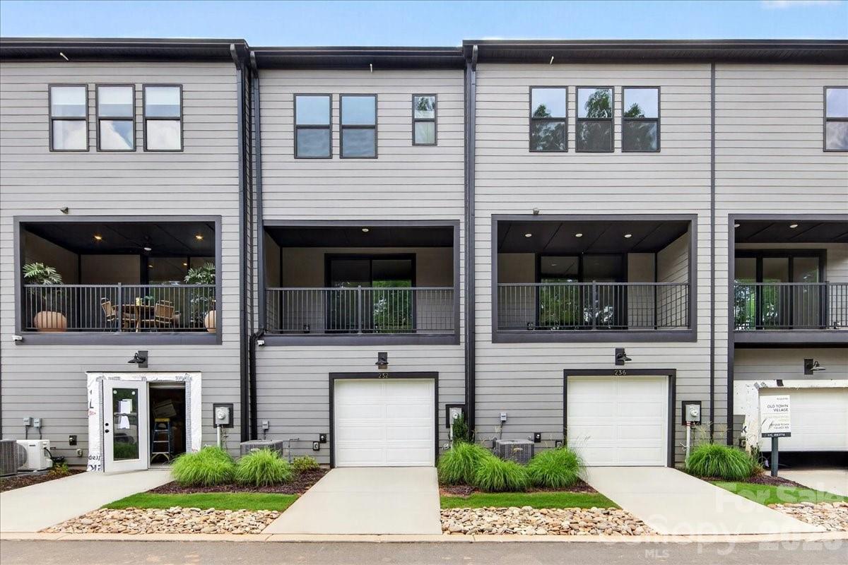 232 Old Town Village Road — Waxhaw