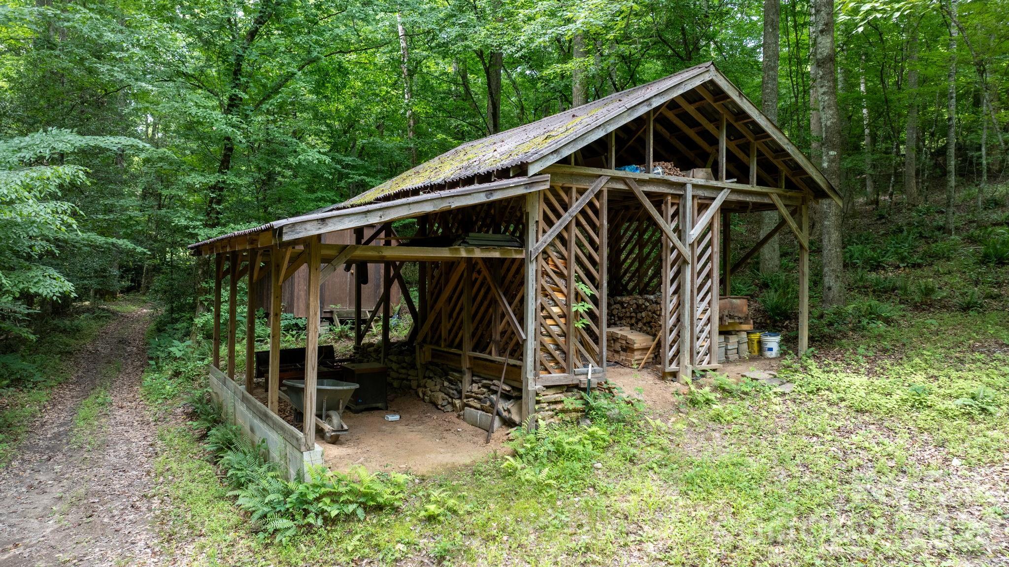 2956 Indian Grave Road — Lenoir