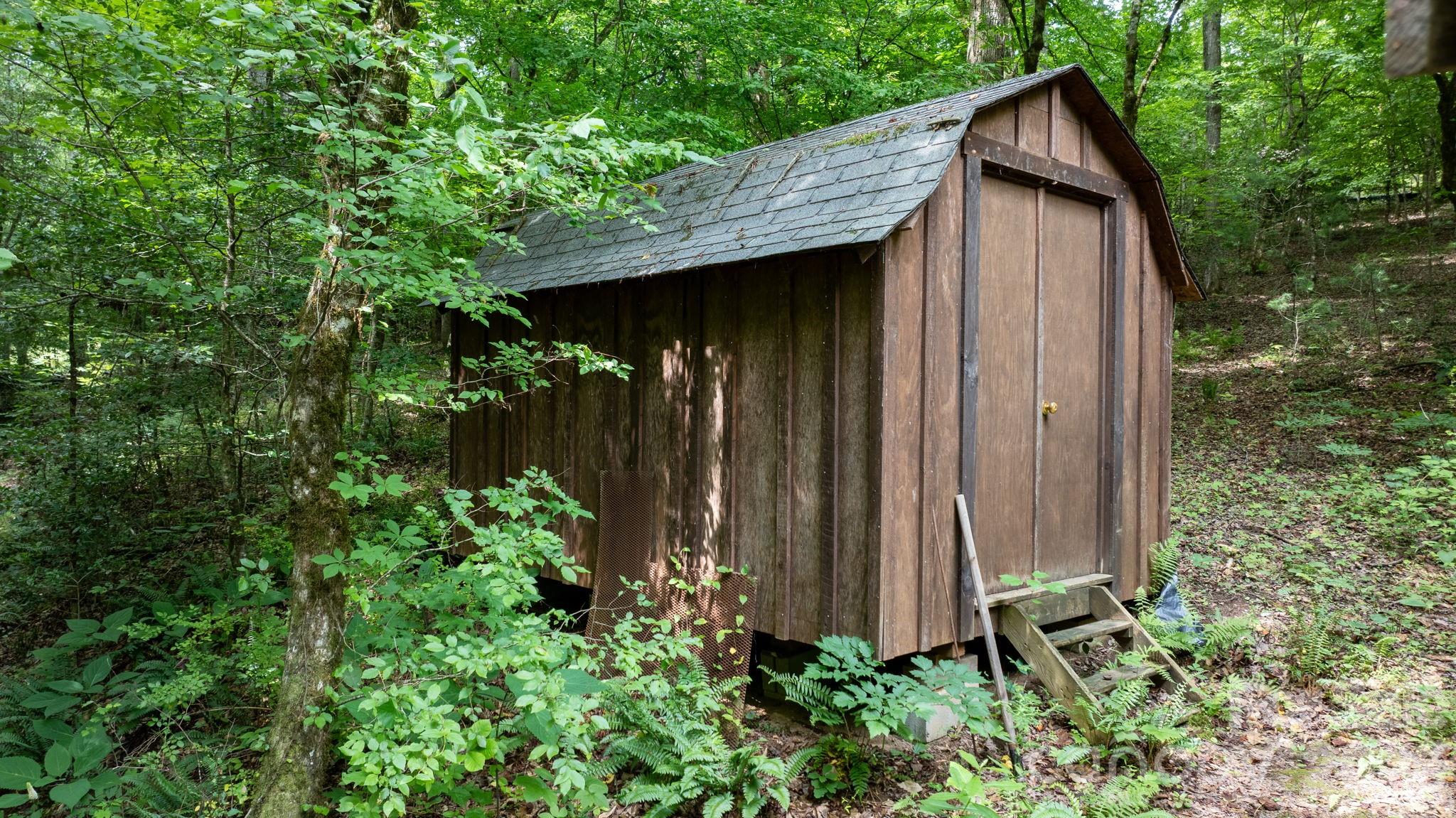 2956 Indian Grave Road — Lenoir