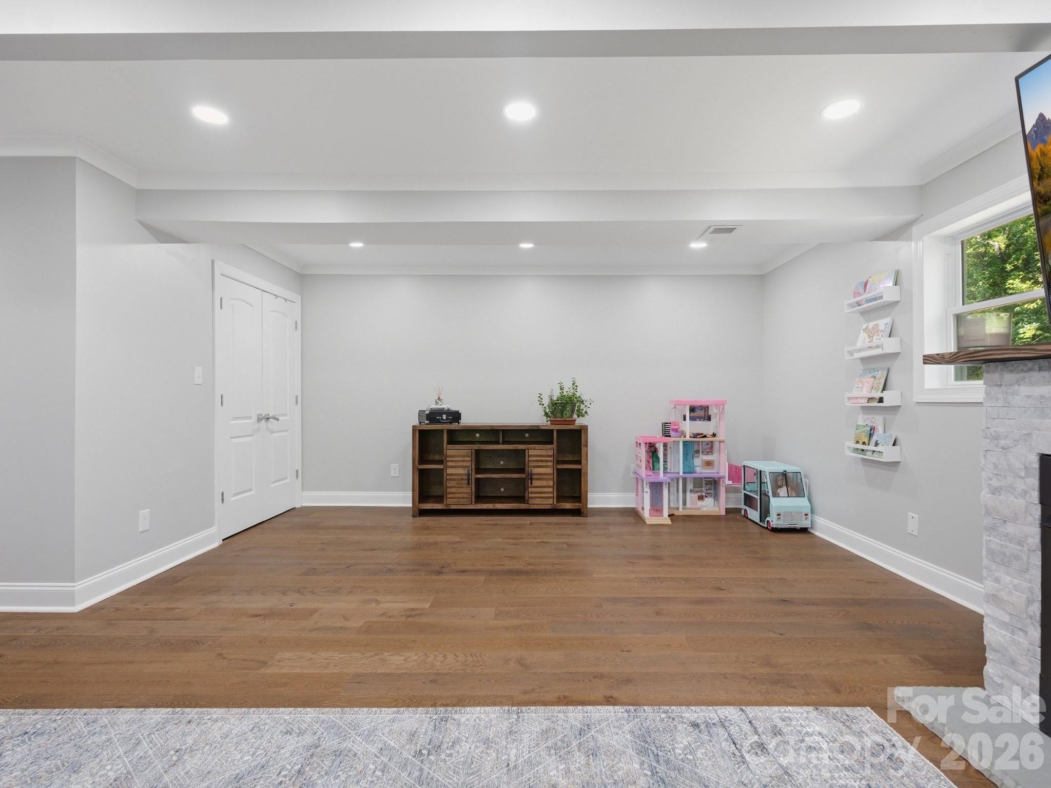 6819 Woodstock Drive — Charlotte