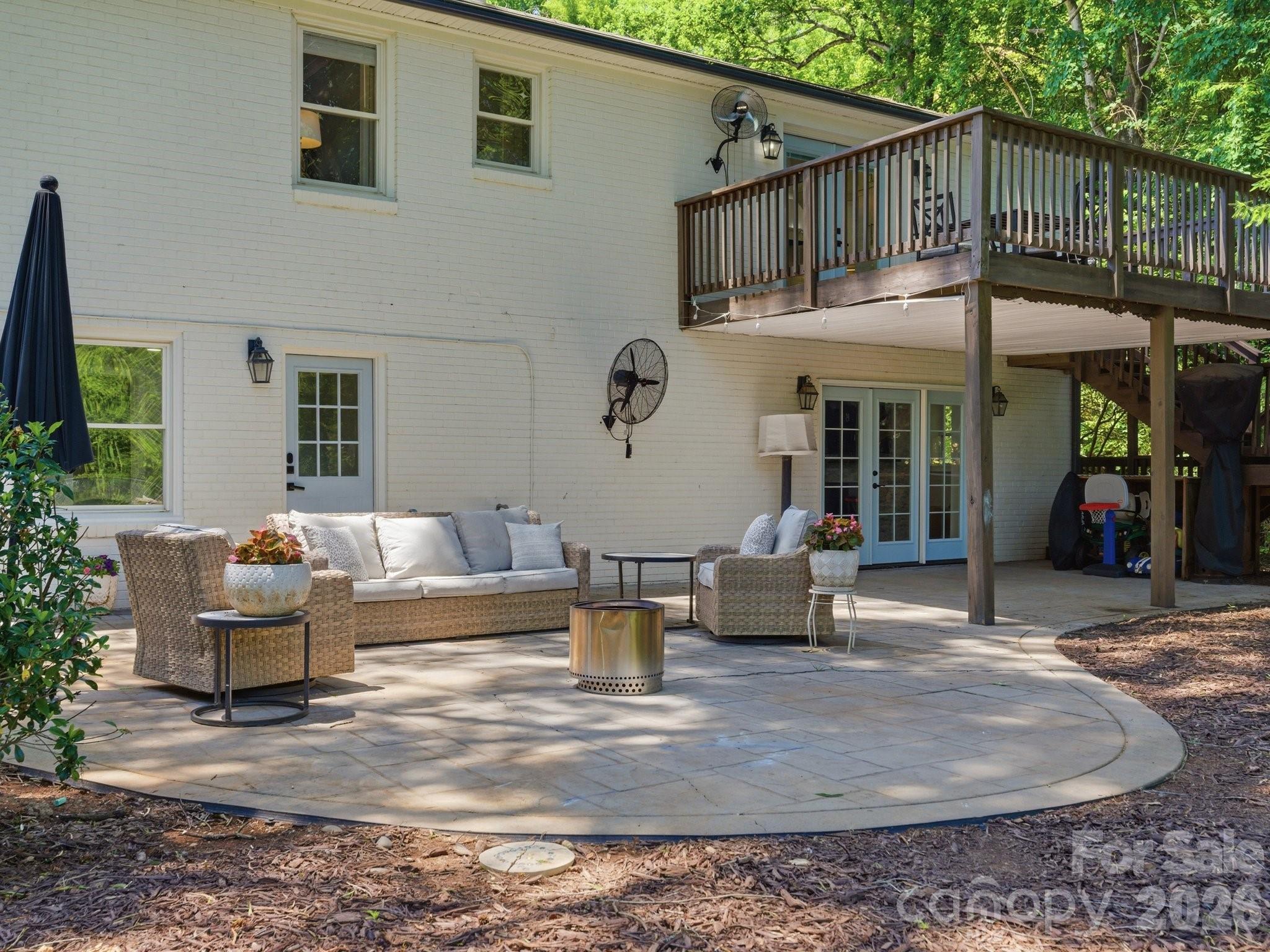 6819 Woodstock Drive — Charlotte