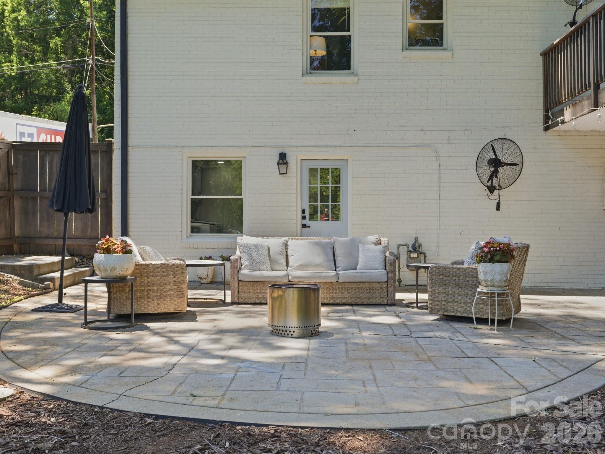 6819 Woodstock Drive — Charlotte