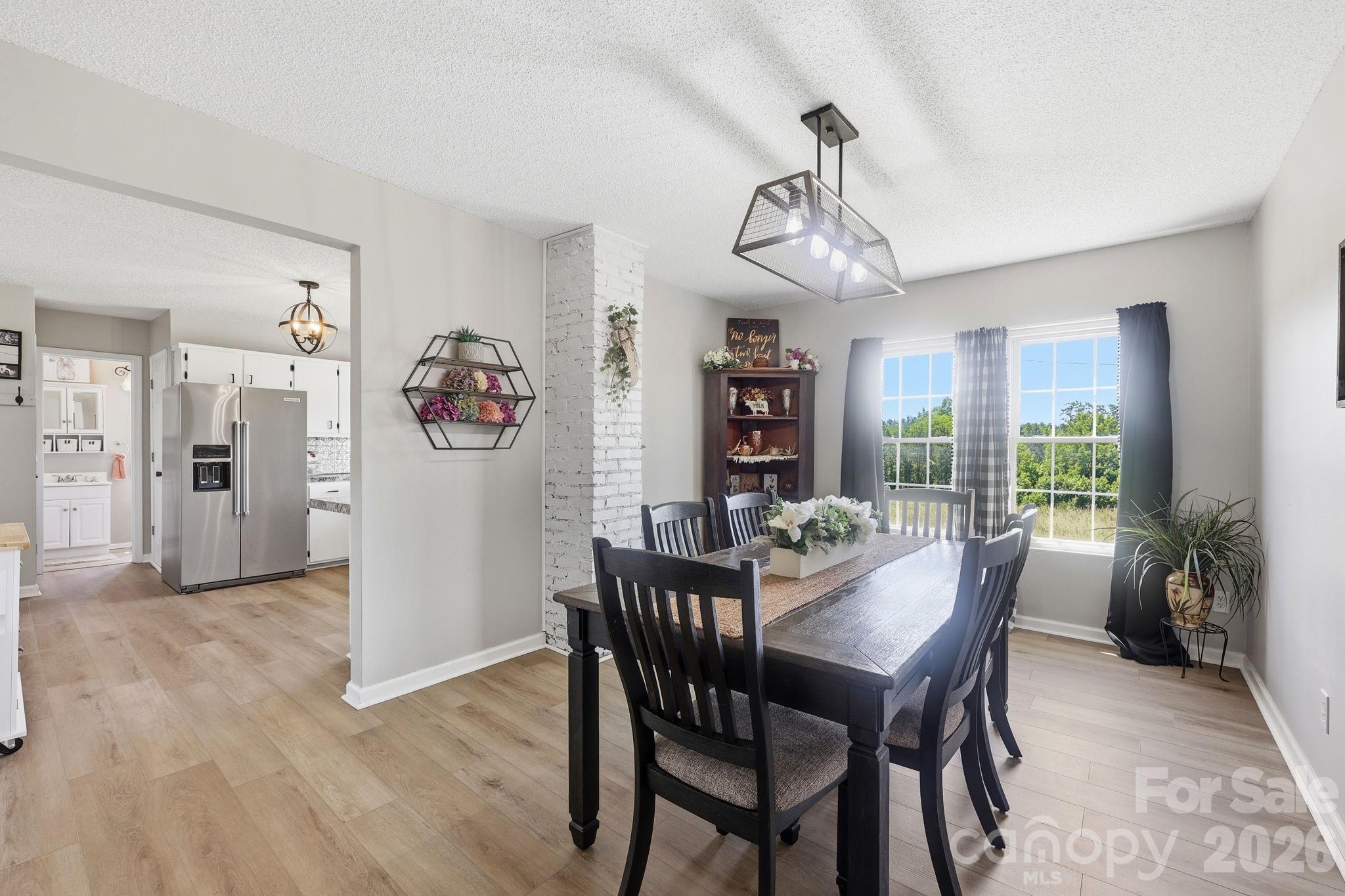 3885 Richfield Road — Richfield