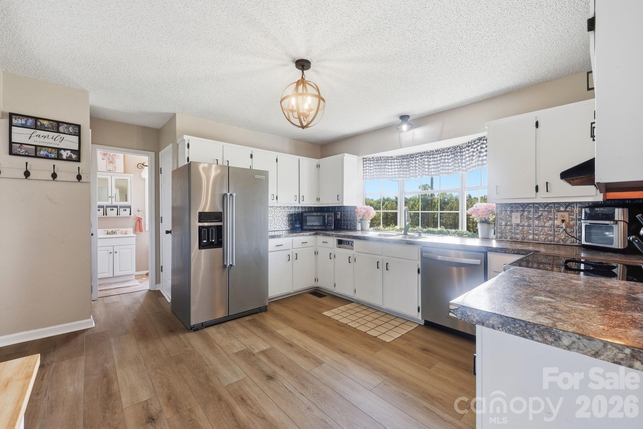 3885 Richfield Road — Richfield