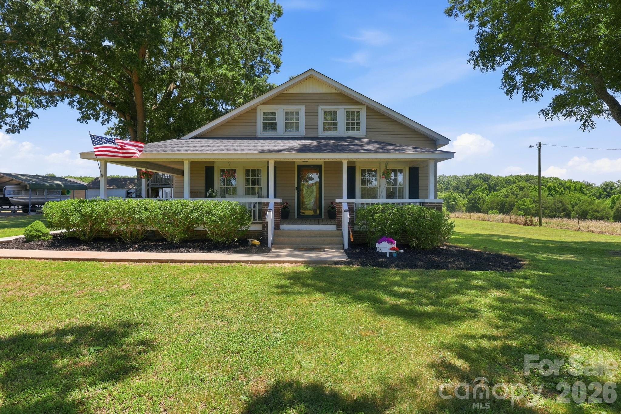3885 Richfield Road — Richfield