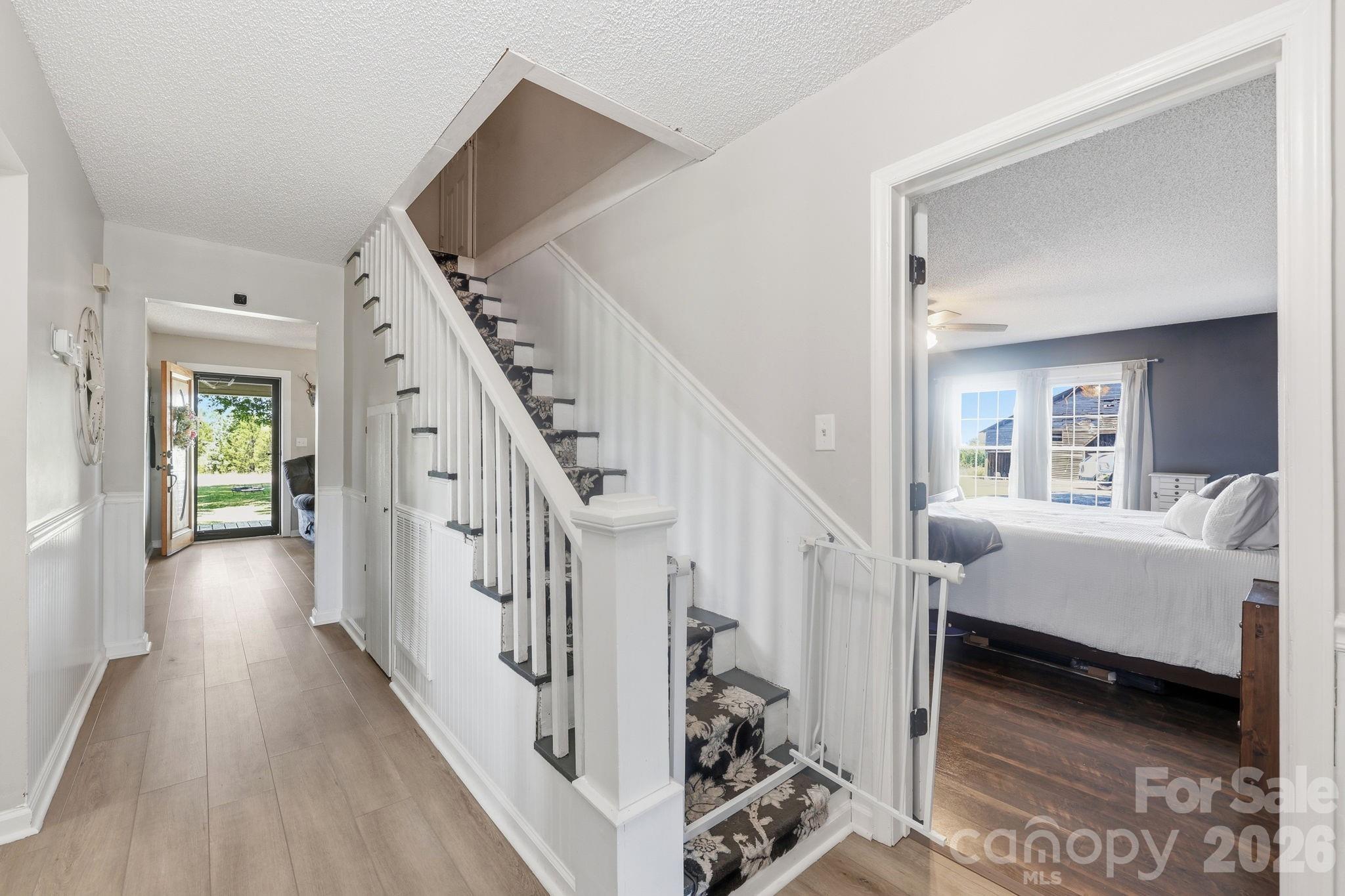 3885 Richfield Road — Richfield