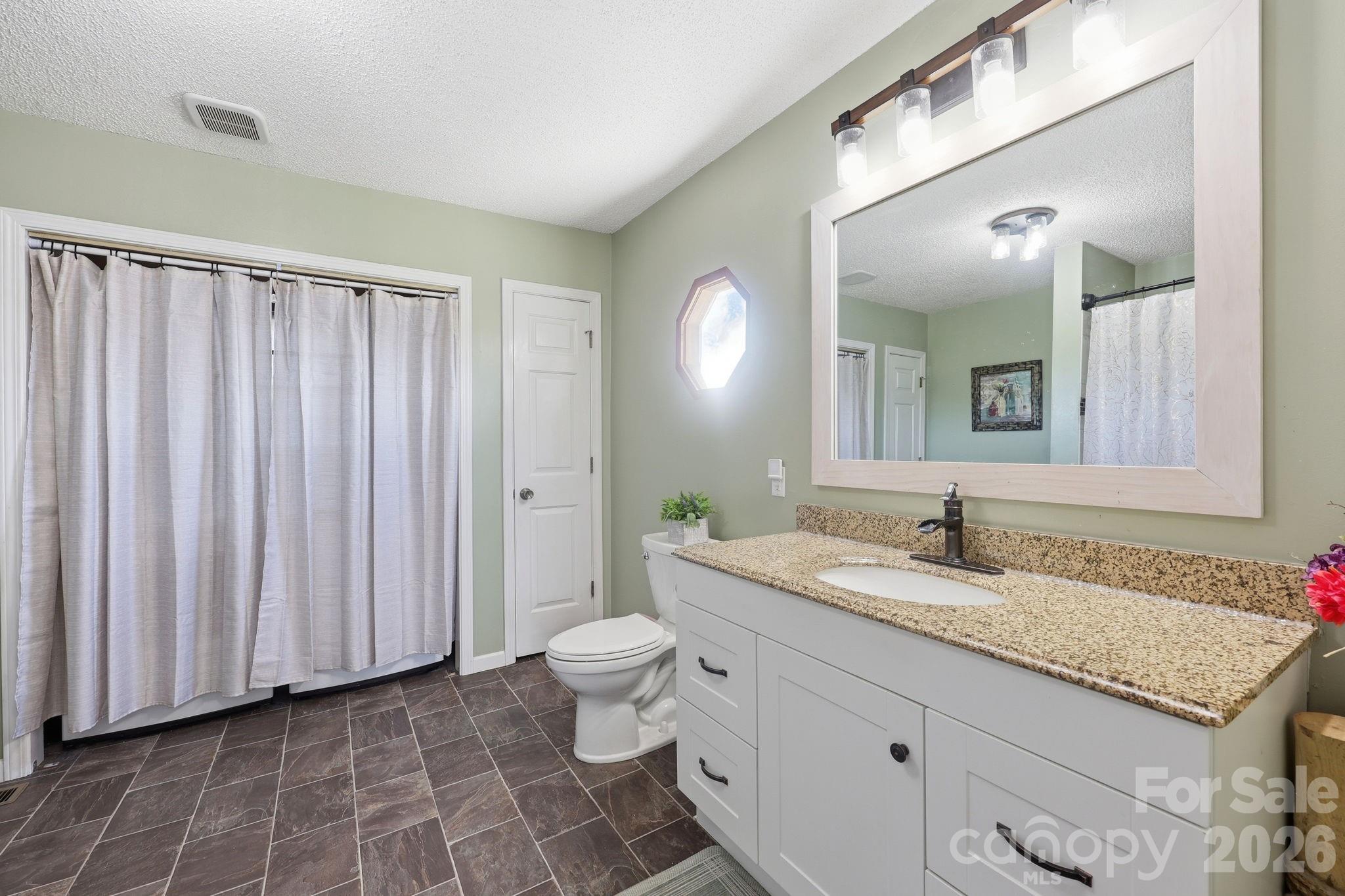 3885 Richfield Road — Richfield